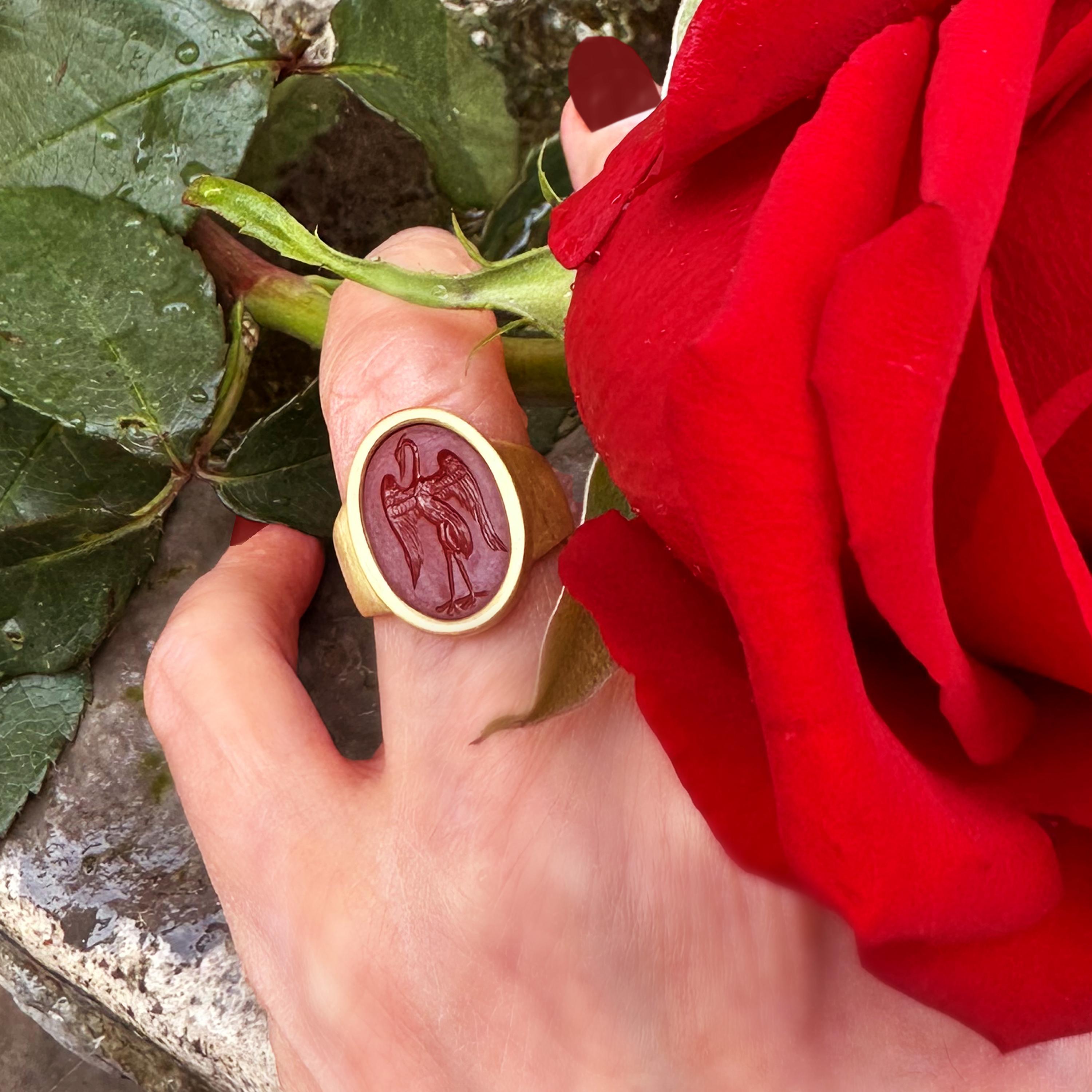 Oval Cut Genuine Roman Heron Carnelian Intaglio 1st-2nd cent. AD 18 Kt gold ring For Sale