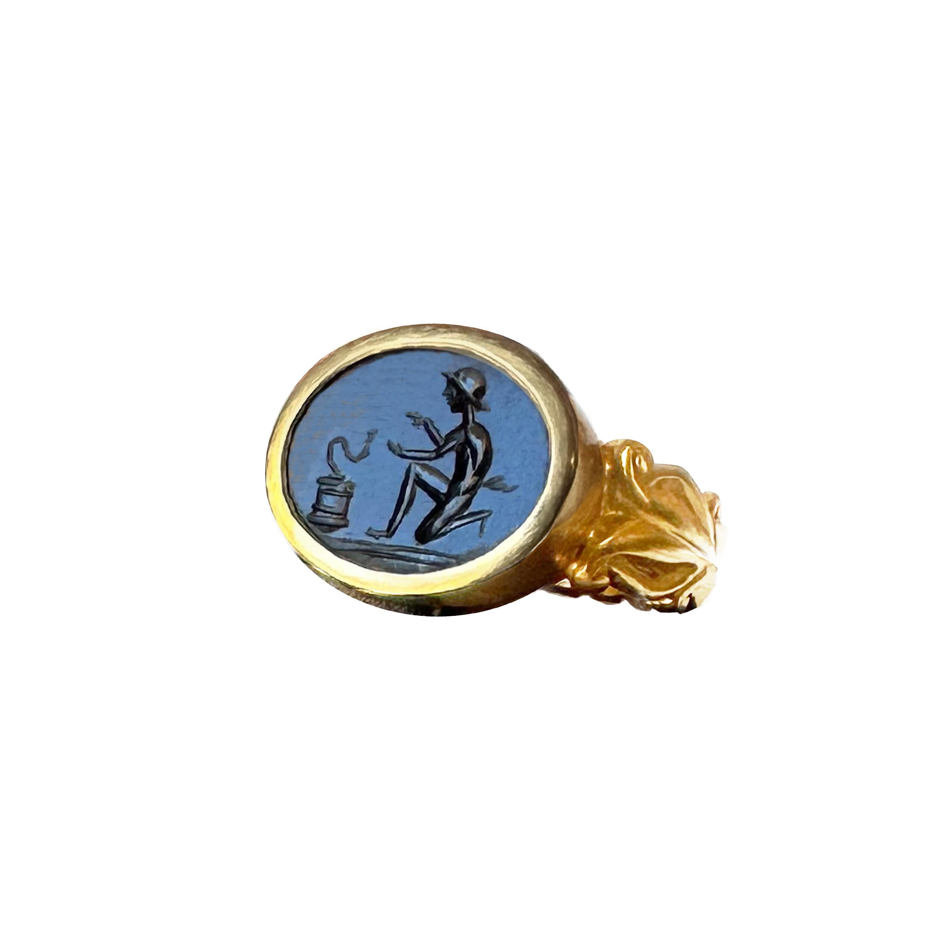 An authentic Roman intaglio on onyx has been set in this 18 Kt gold ring, which depicts a 