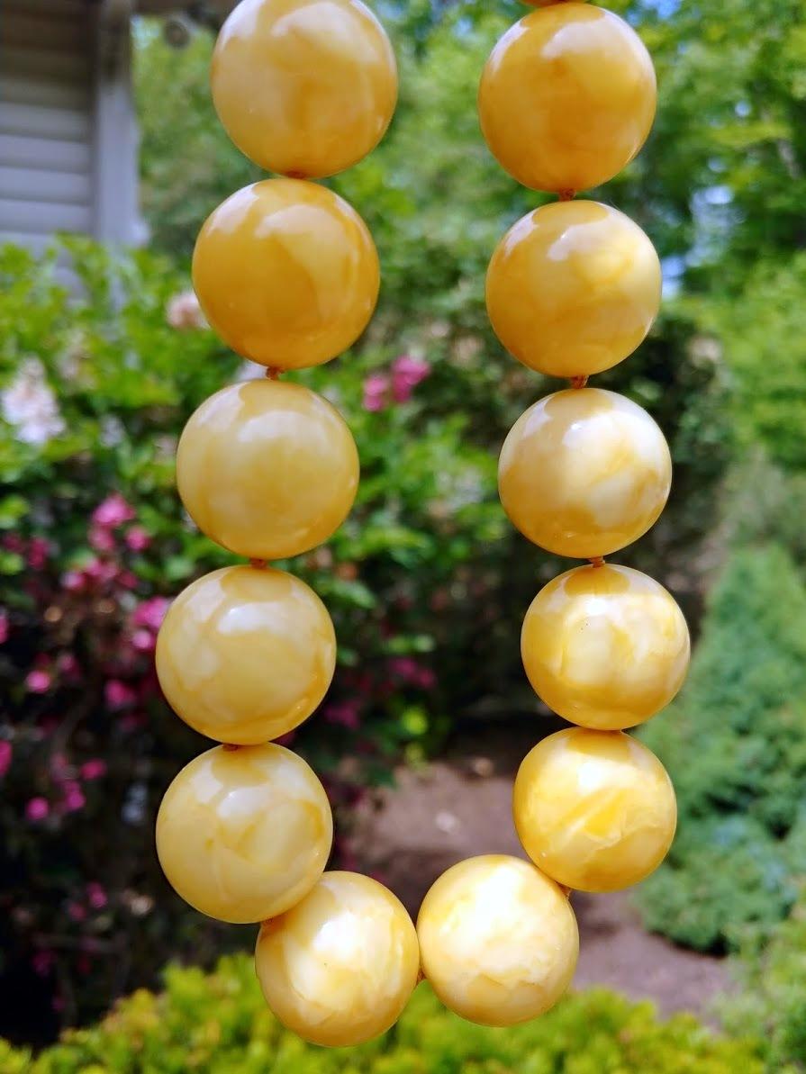 Collier d'ambre baltique véritable jaune d'œuf royal, 20 perles rondes, 18″, 101.5 Grammes en vente 6