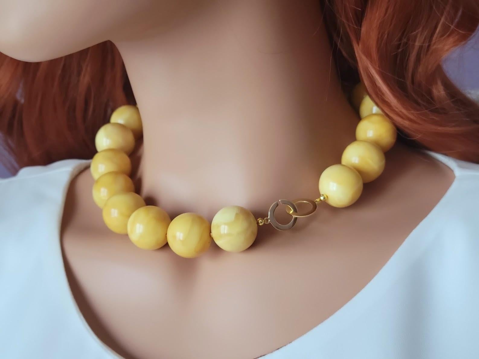 Collier d'ambre baltique véritable jaune d'œuf royal, 20 perles rondes, 18″, 101.5 Grammes en vente 2