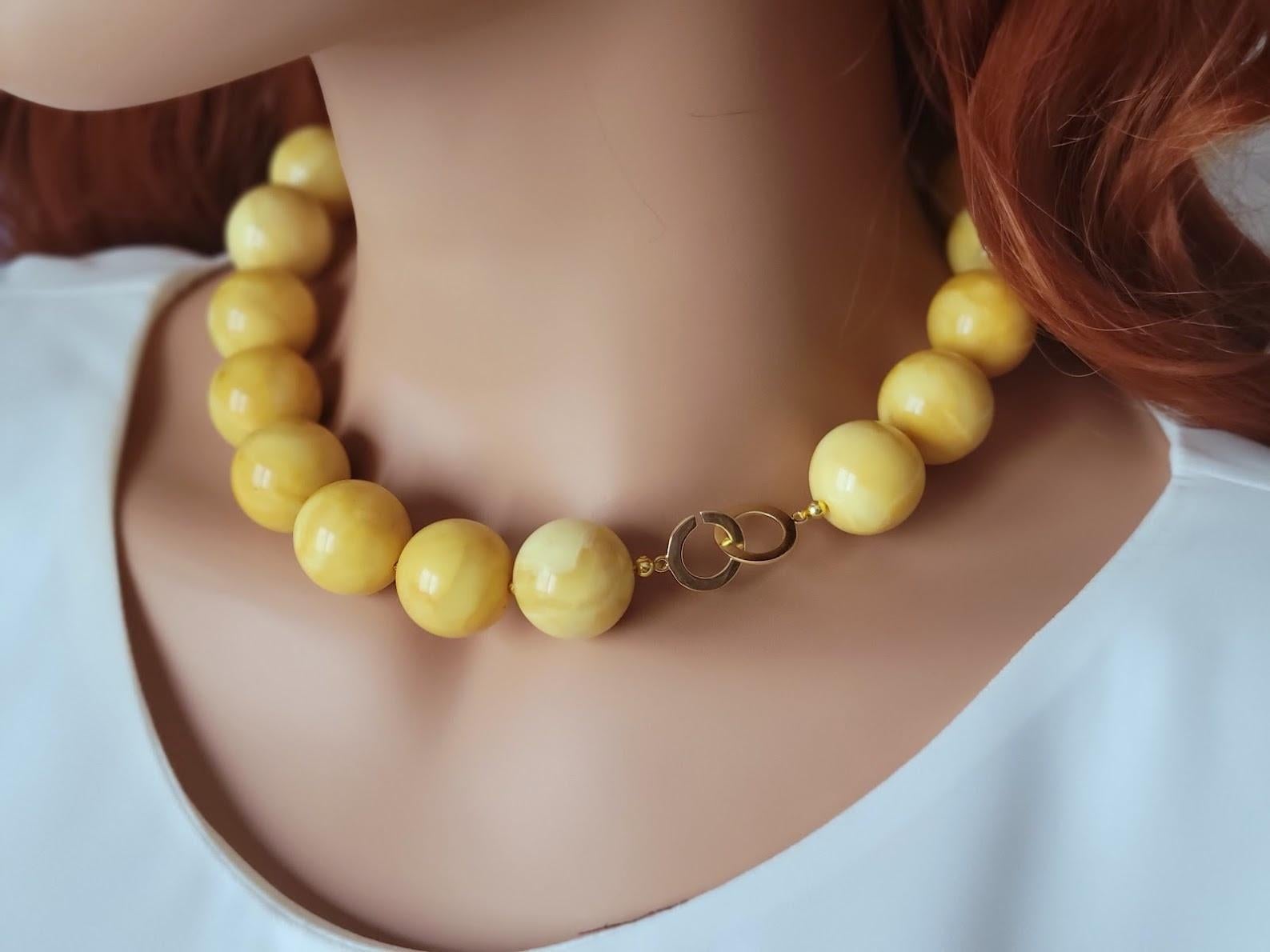 Collier d'ambre baltique véritable jaune d'œuf royal, 20 perles rondes, 18″, 101.5 Grammes en vente 3