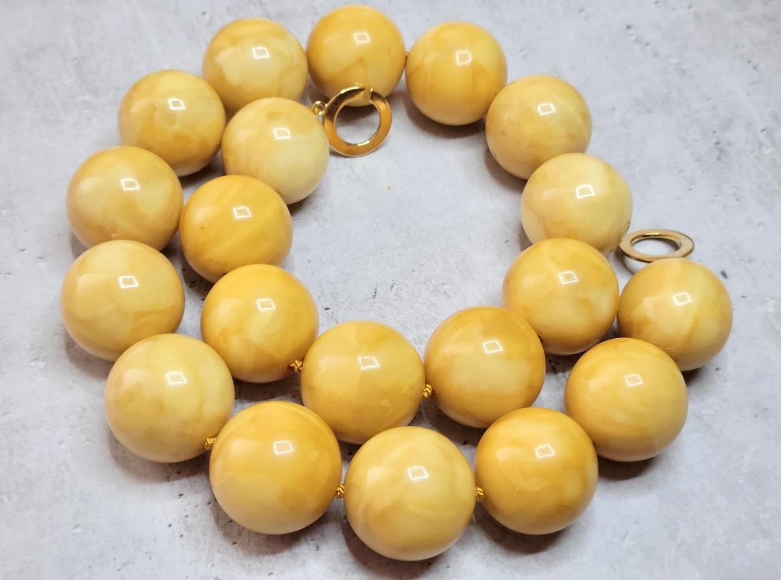 Collier d'ambre baltique véritable jaune d'œuf royal, 20 perles rondes, 18″, 101.5 Grammes en vente 4