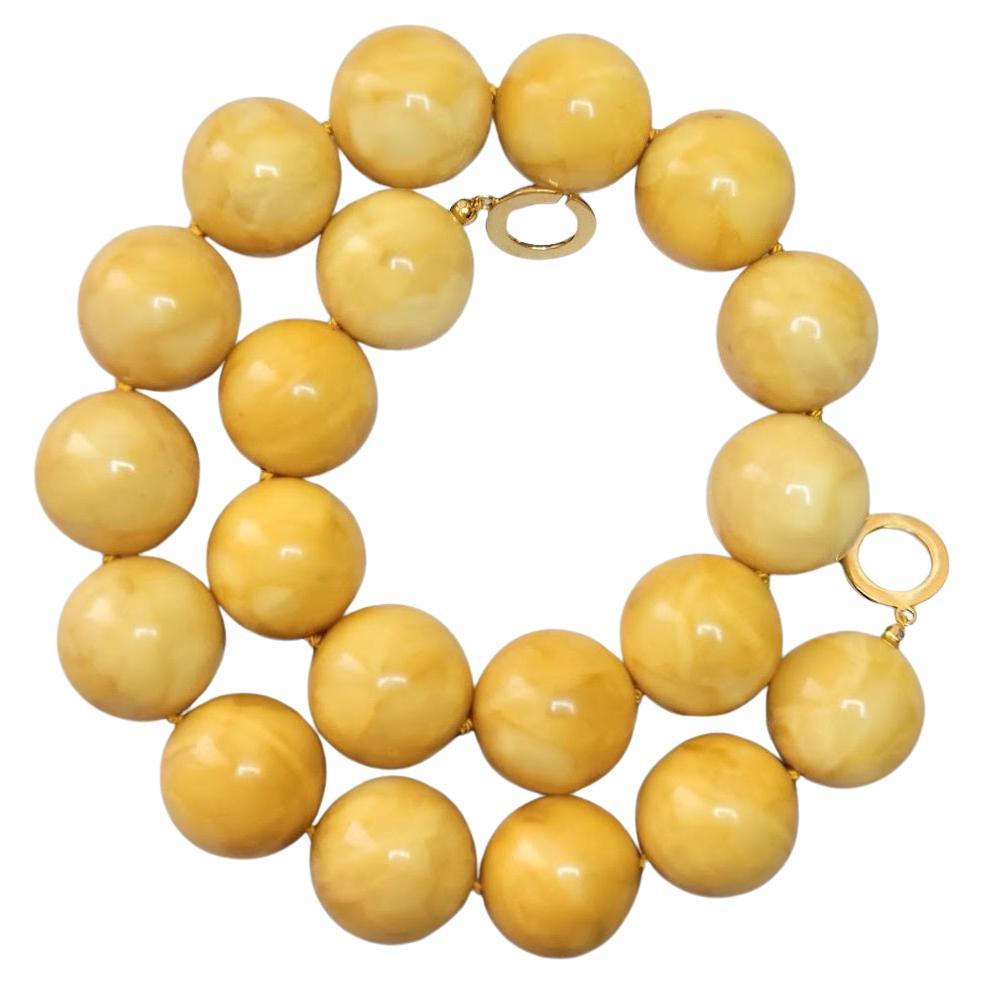 Collier d
ambre baltique véritable jaune d
œuf royal, 20 perles rondes, 18″, 101.5 Grammes en vente