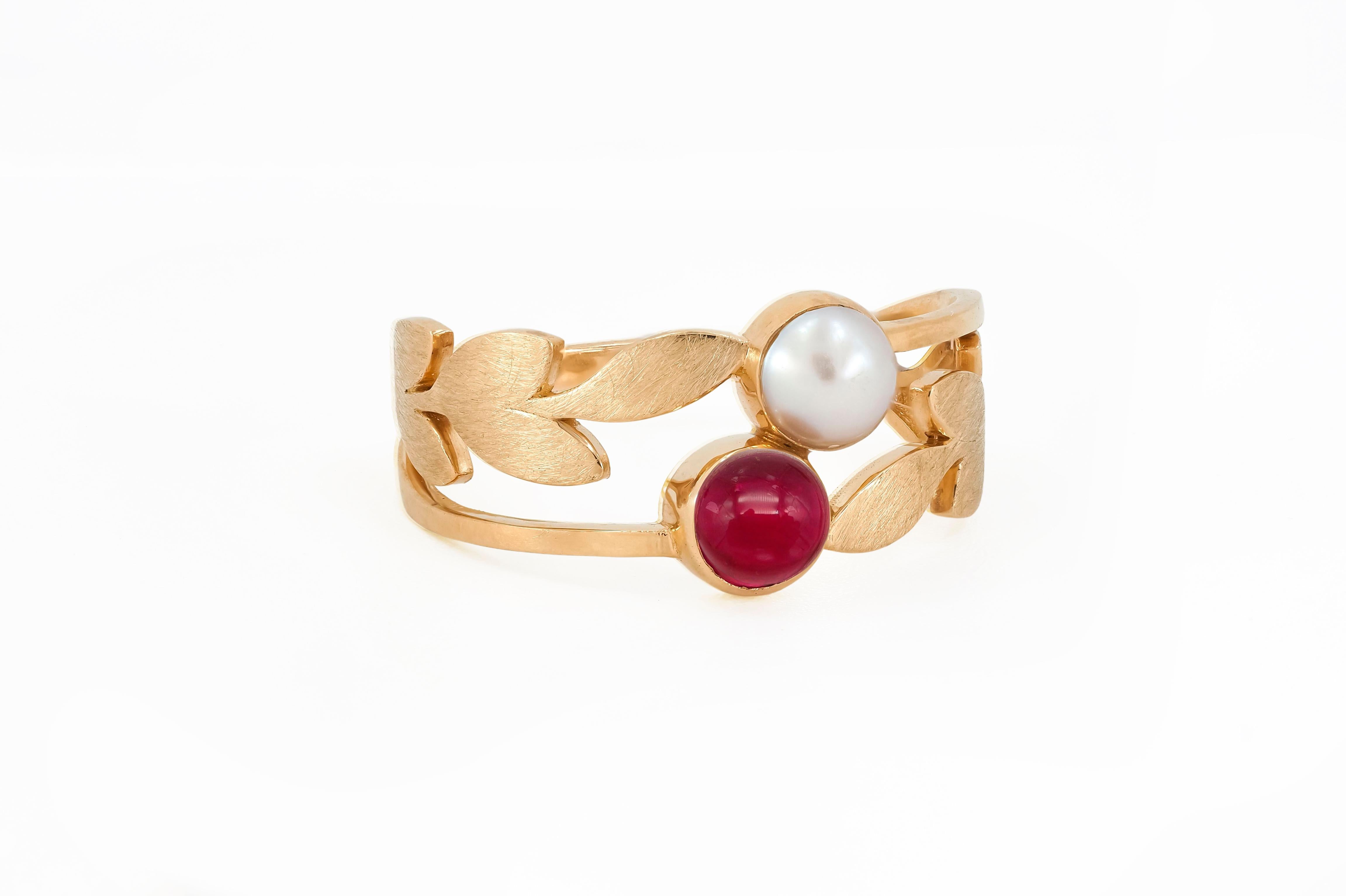 14k gold ring with ruby and pearl. Genuine ruby cabochon and pearl ring in 14k gold. Toi and moi ring with ruby and pearl

Metal: 14k gold
Weight 2.35 gr depends from size

Gemstones  
Ruby
round  cabochon cut, 0.5 ct, transparent, red color.