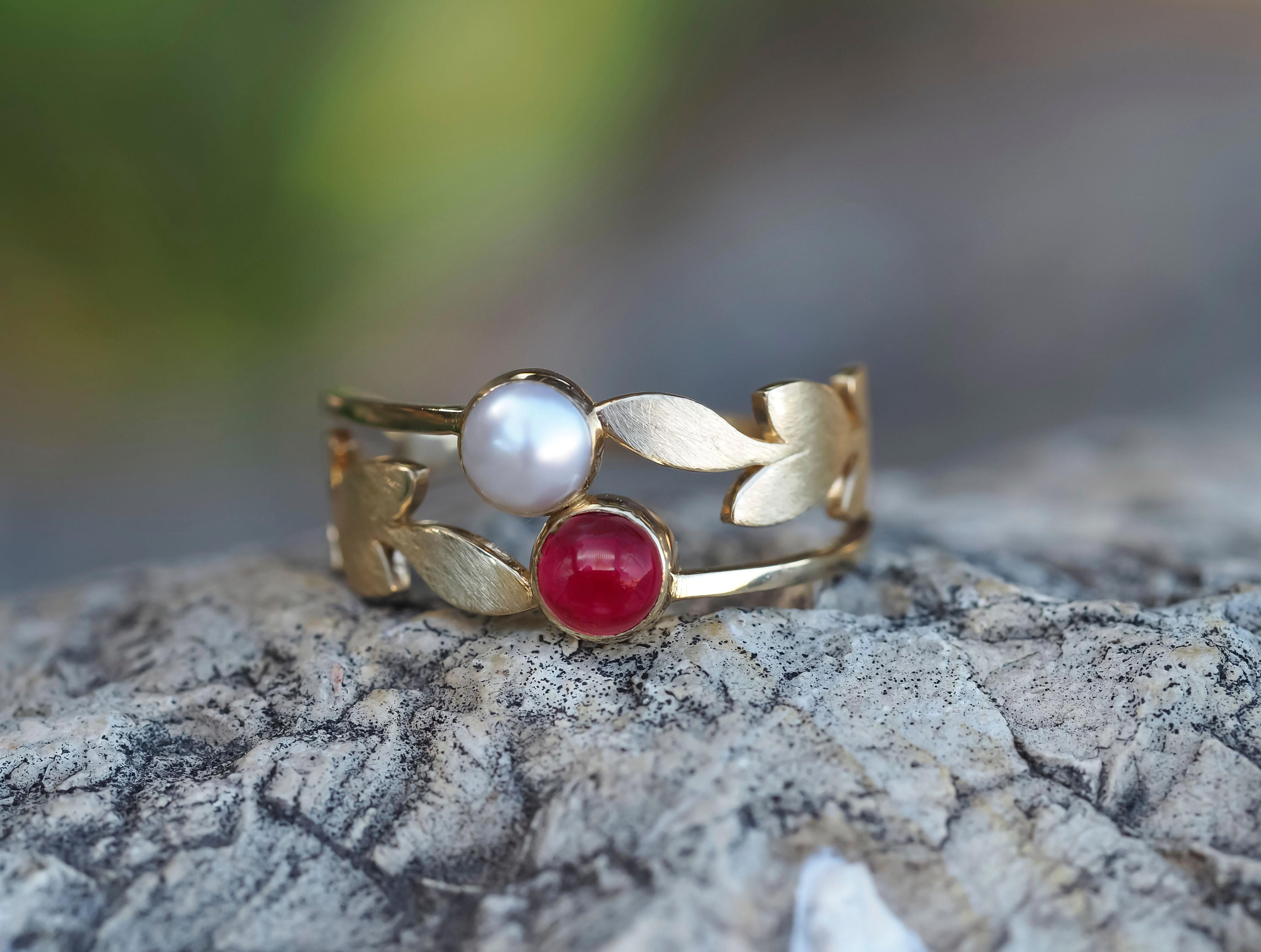 Women's or Men's Genuine ruby cabochon and pearl ring in 14k gold.  For Sale