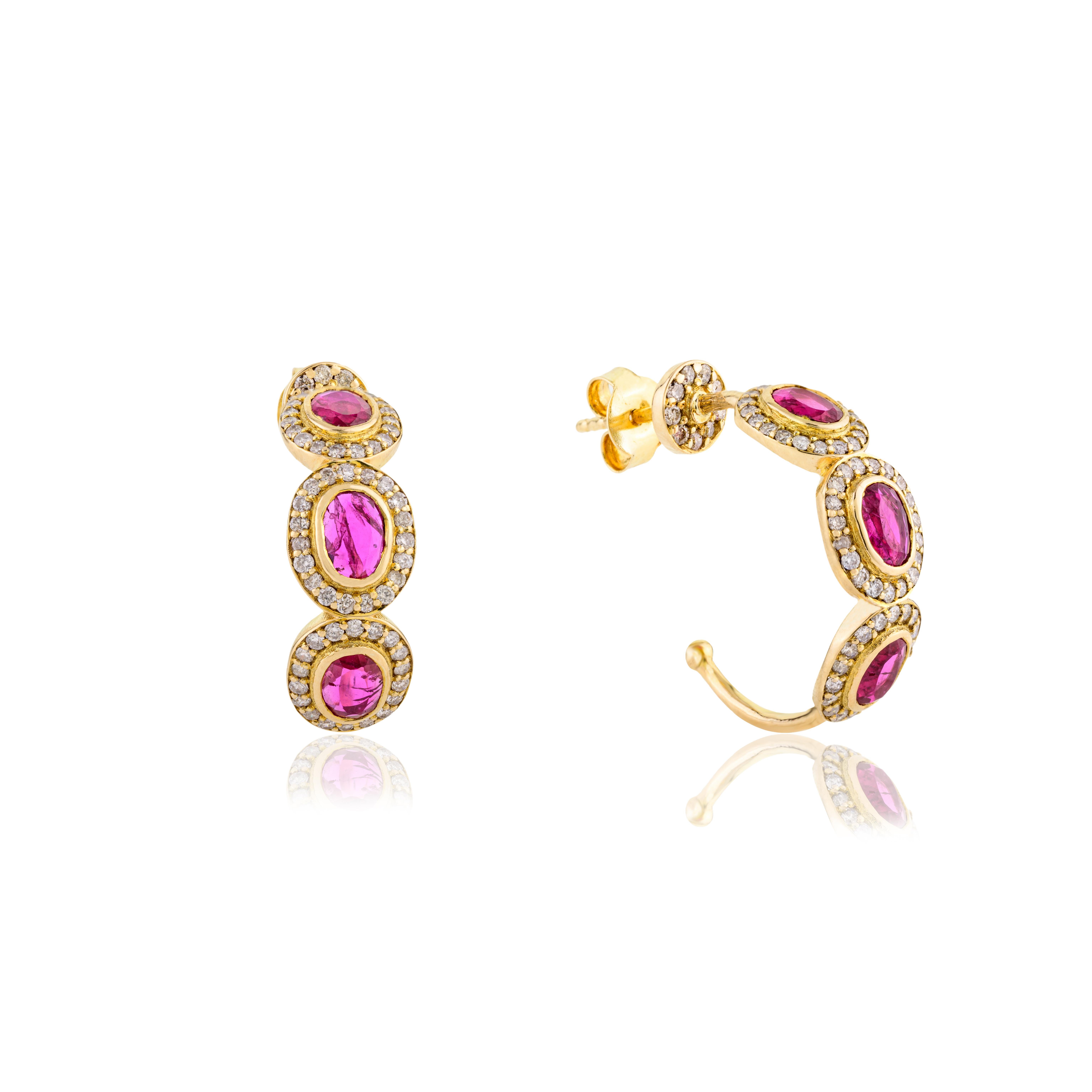 Boucles d'oreilles de mariage en or jaune 18 carats avec diamants et rubis véritables. Pour femmes en vente