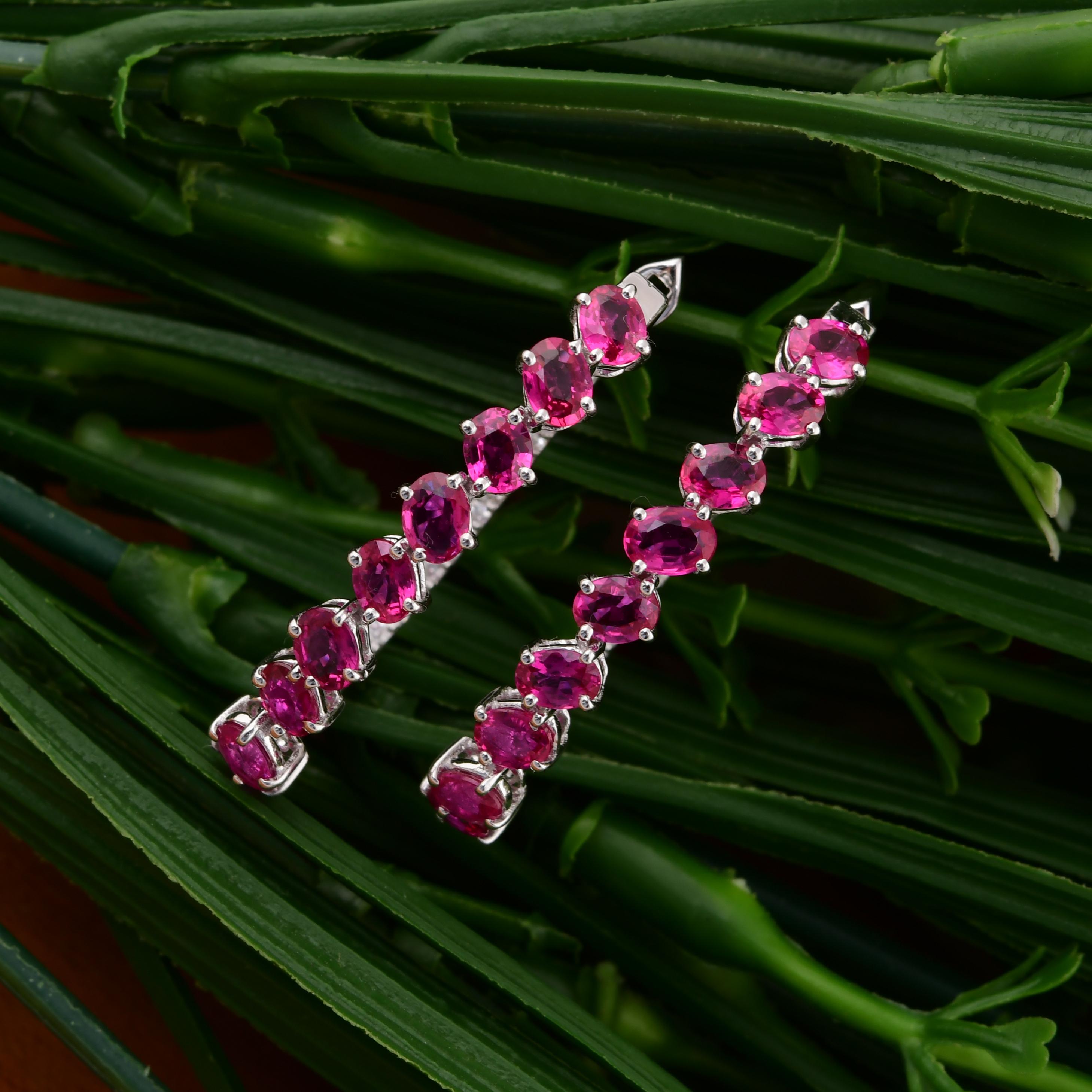Moderne Boucles d'oreilles en or blanc massif 14k avec rubis véritable et diamant. en vente