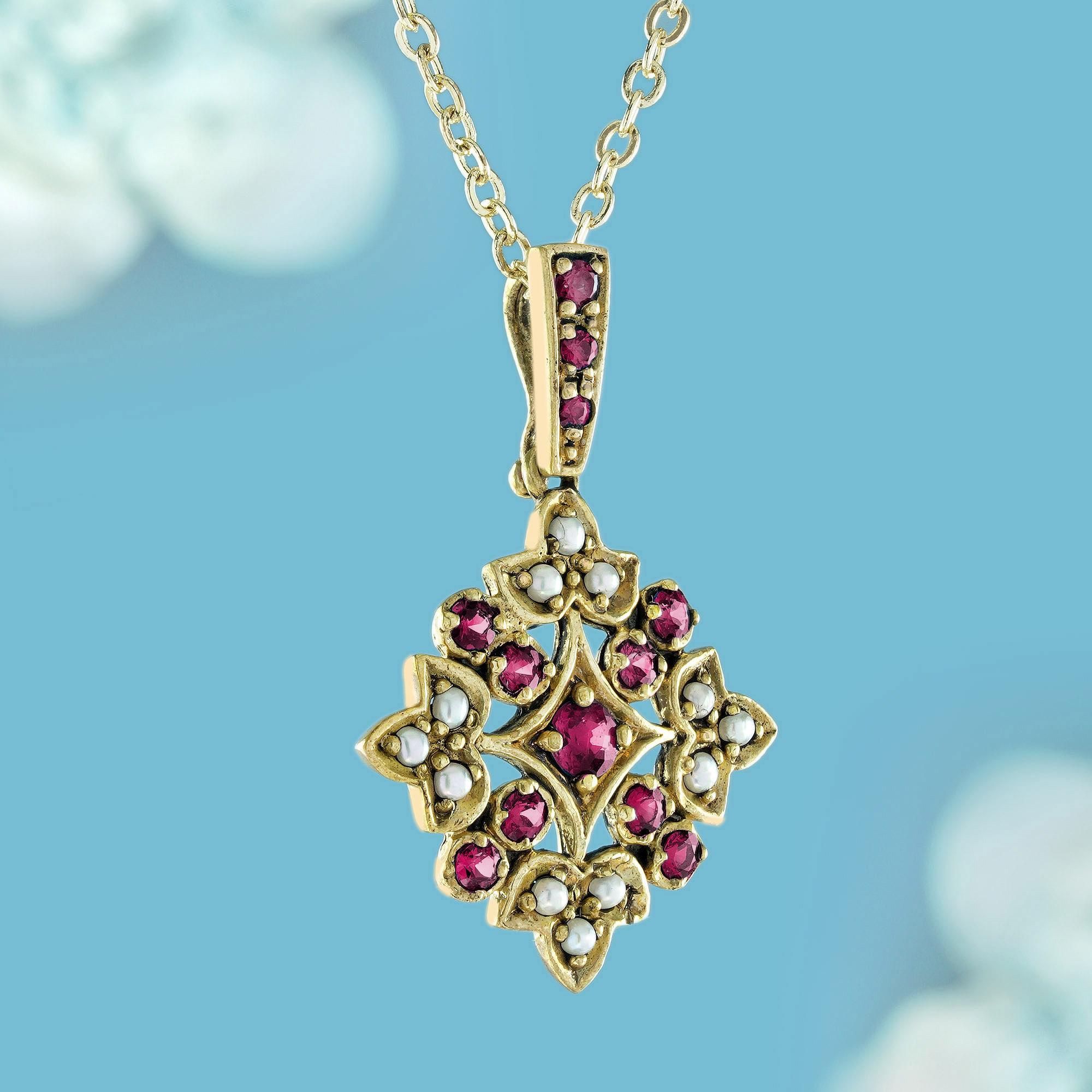 Echter Rubin Perle Vintage Style Floral Cluster Anhänger in Gelbgold 9K (Edwardian) im Angebot