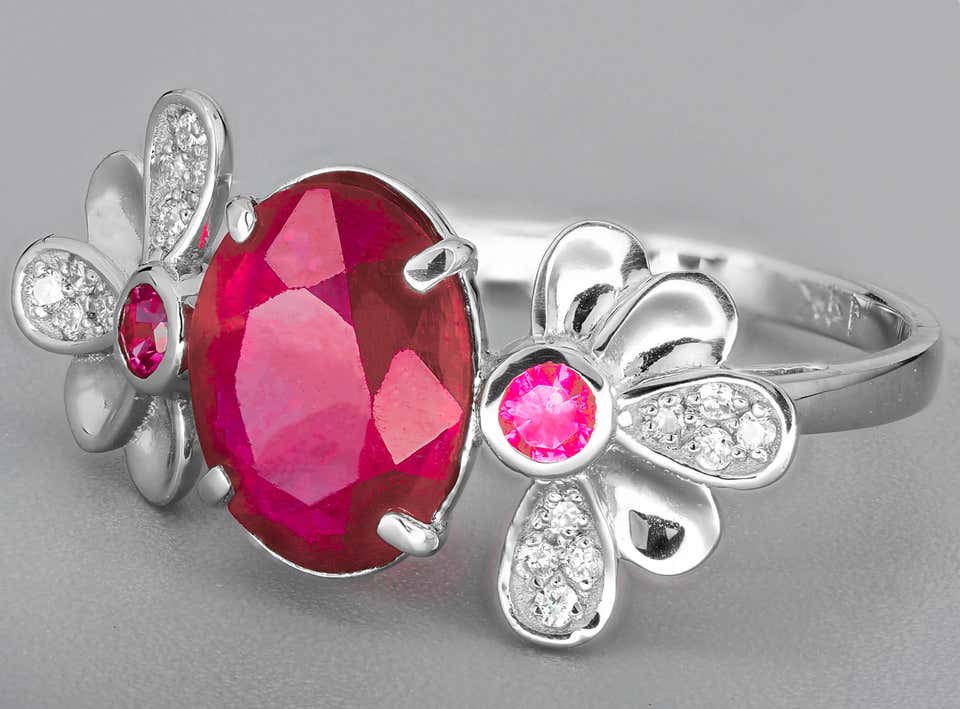 Genuine 5 Carat Ruby Cabochon Solitaire Ring For Sale at 1stDibs