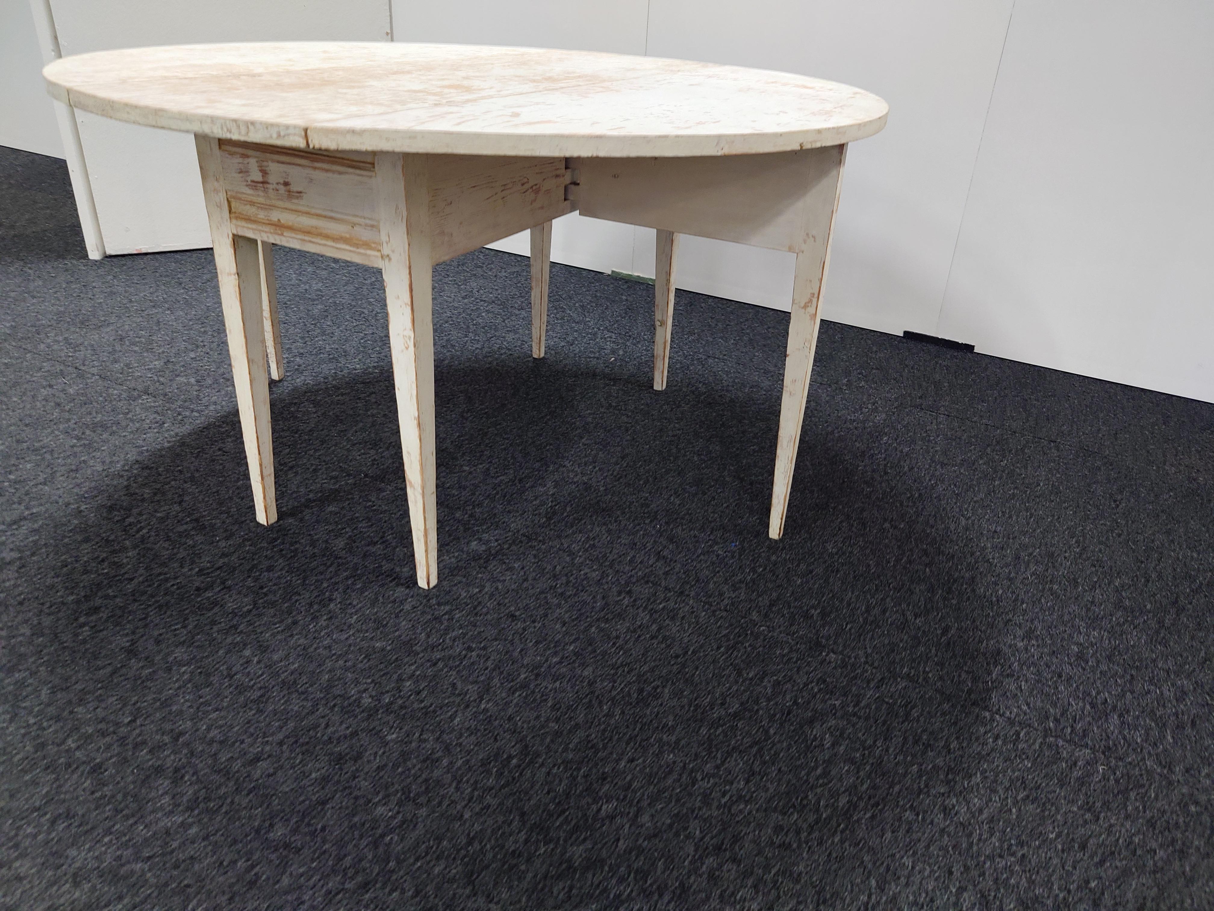 Gustavien Véritable table à abattant rustique antique de style gustavien  Couleur d'origine du pays. en vente