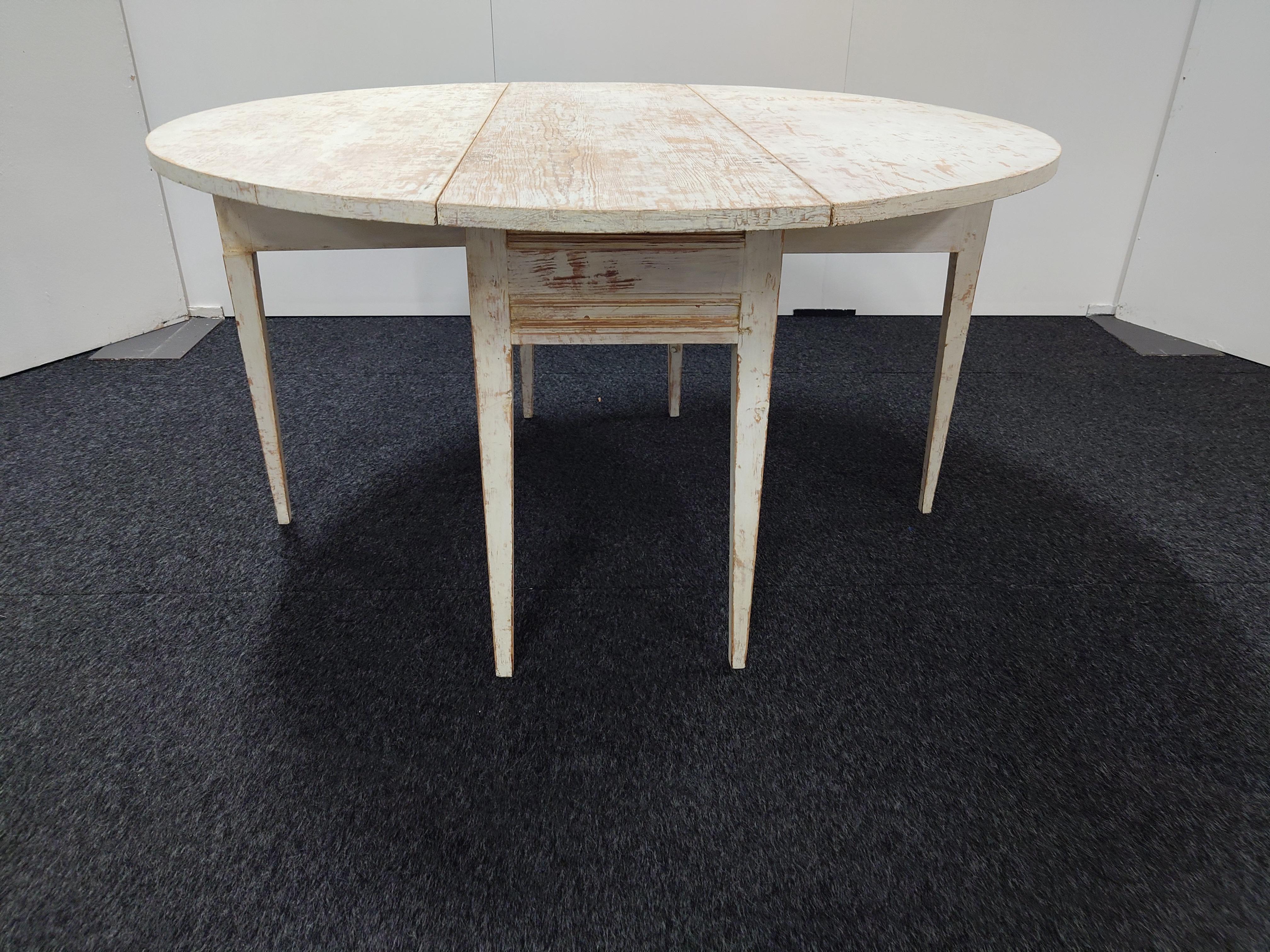 Véritable table à abattant rustique antique de style gustavien  Couleur d'origine du pays. Bon état - En vente à Boden, SE