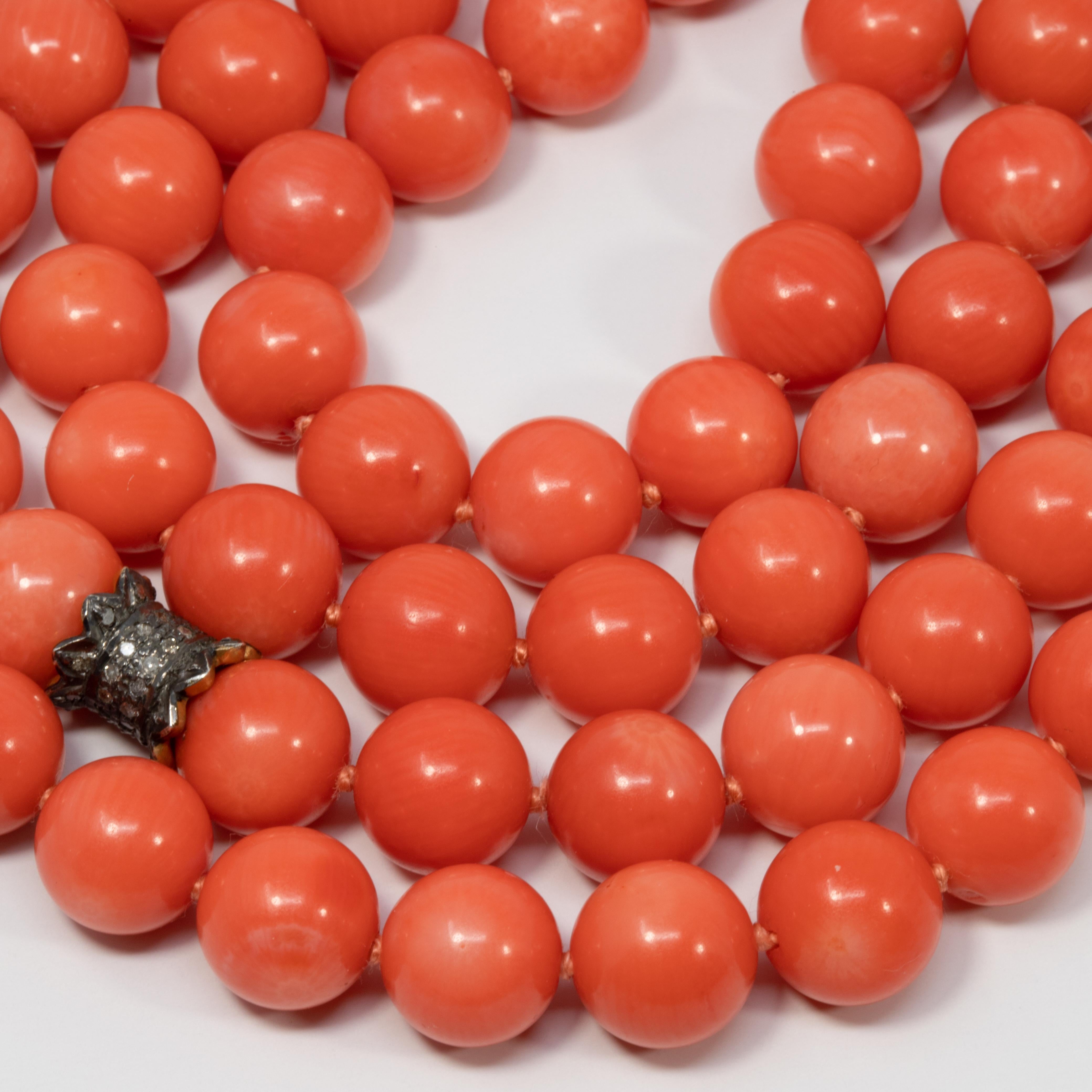 Genuine Salmon Coral Bead and Diamond Knotted String Double-Strand Gold Necklace In Excellent Condition In Milford, DE