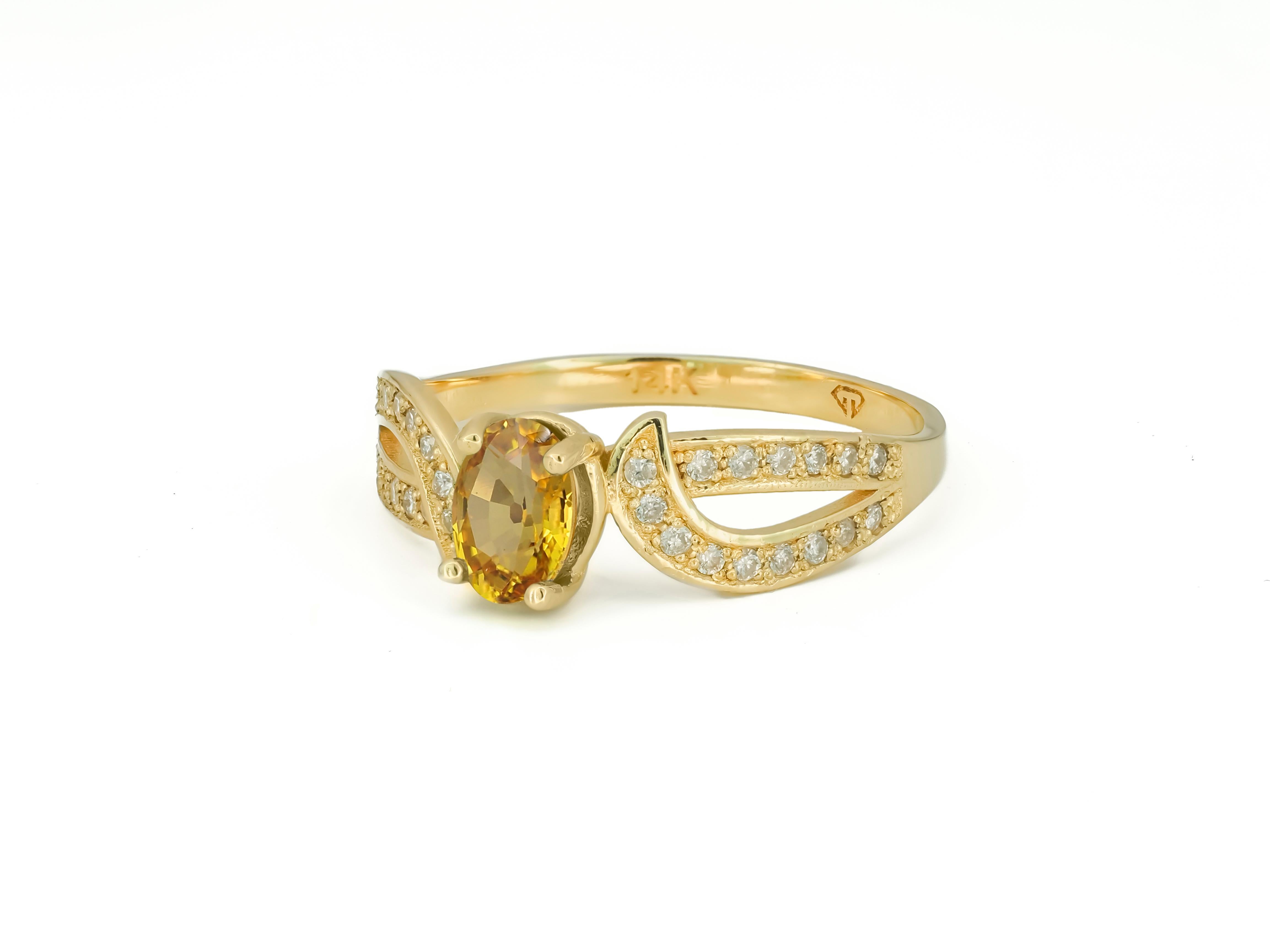 Oval Cut Genuine sapphire 14k gold ring.  For Sale