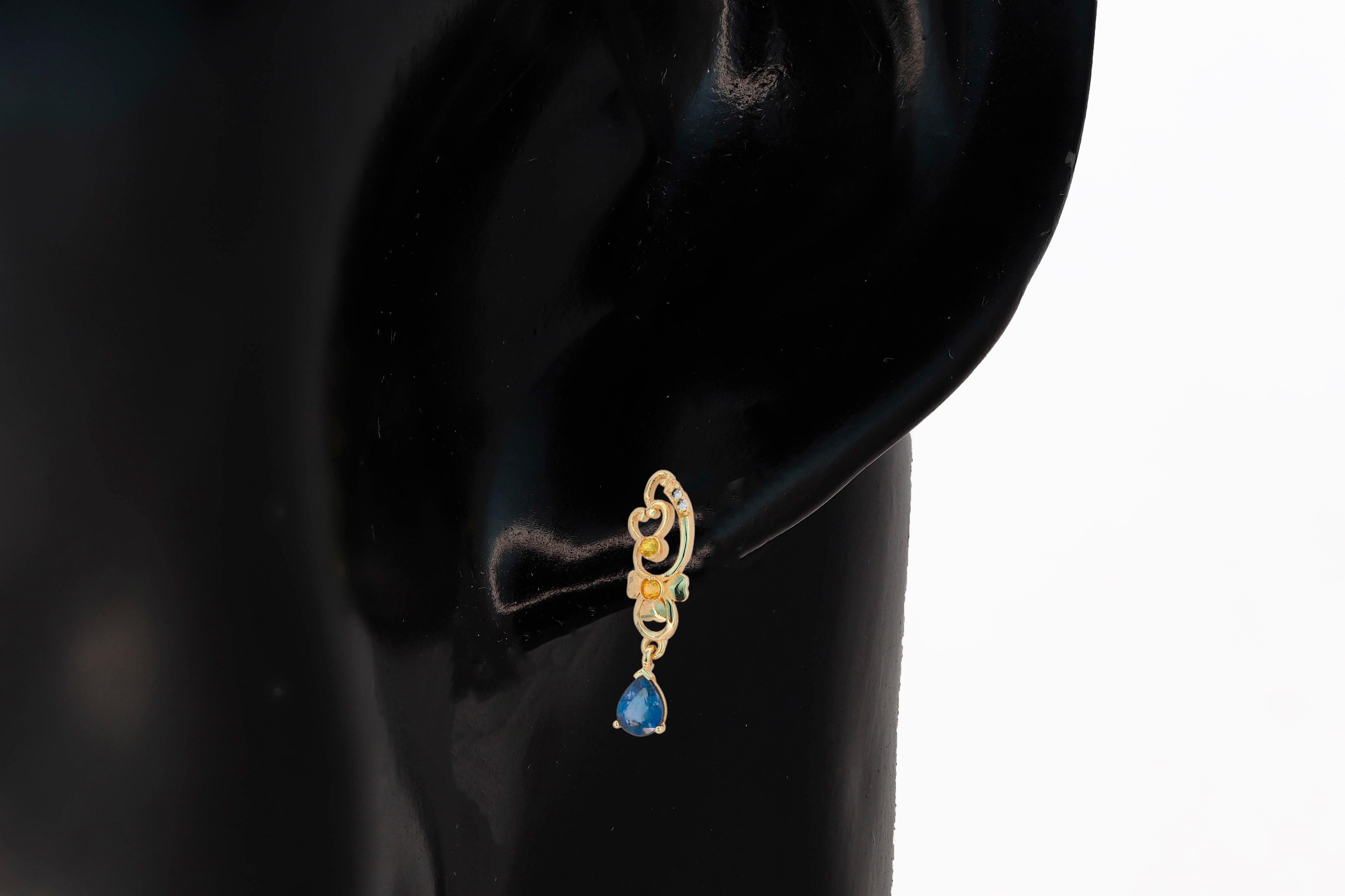 Genuine sapphire earrings studs in 14 kt solid gold.  For Sale 1