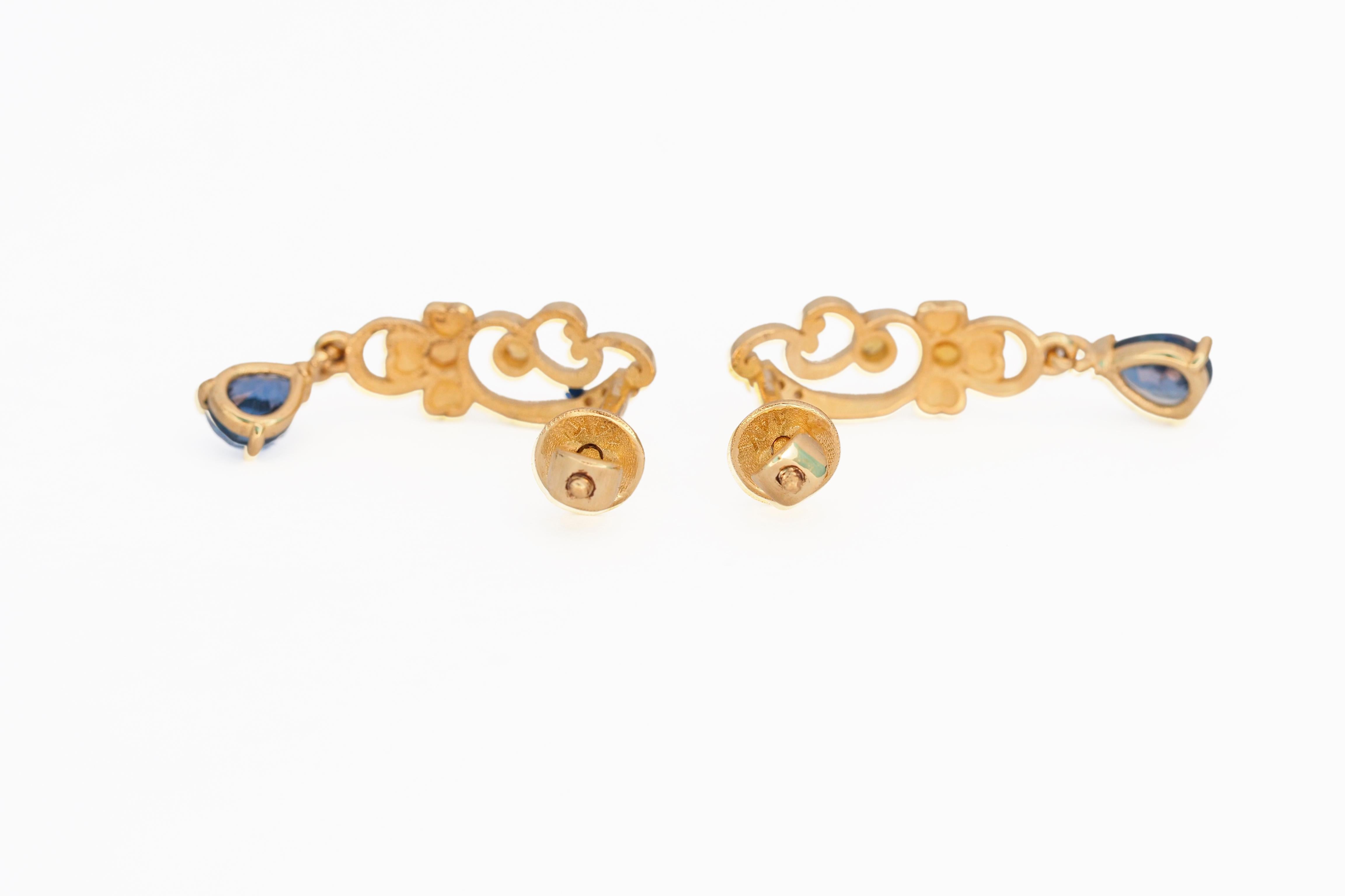 Genuine sapphire earrings studs in 14 kt solid gold.  For Sale 2