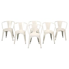 Un véritable ensemble de 6 chaises françaises en acier blanc Tolix de 1500 exemplaires disponibles