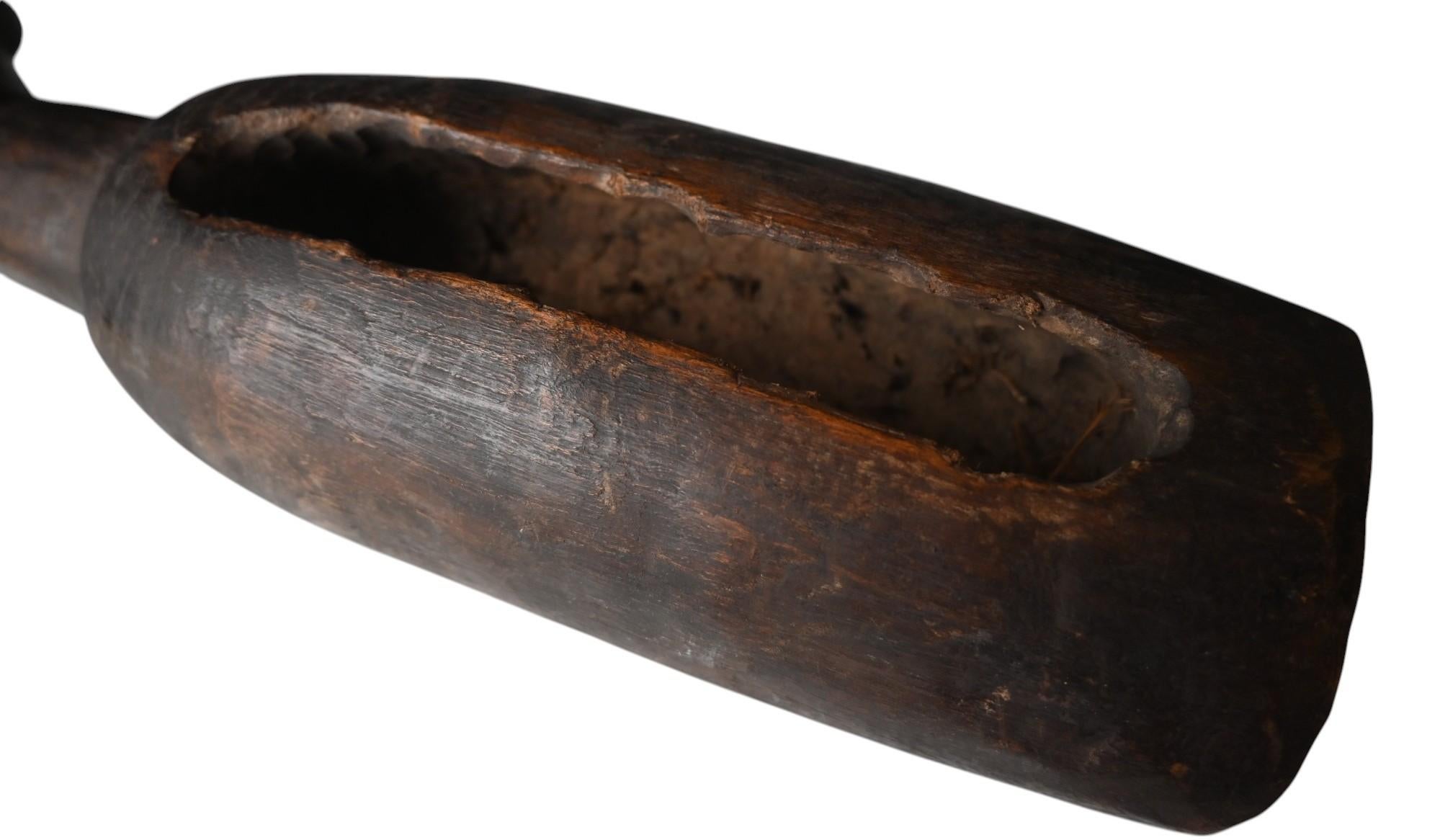 20ième siècle Tambour fendu véritable de la tribu Yaka du Congo du début du 20e siècle en vente