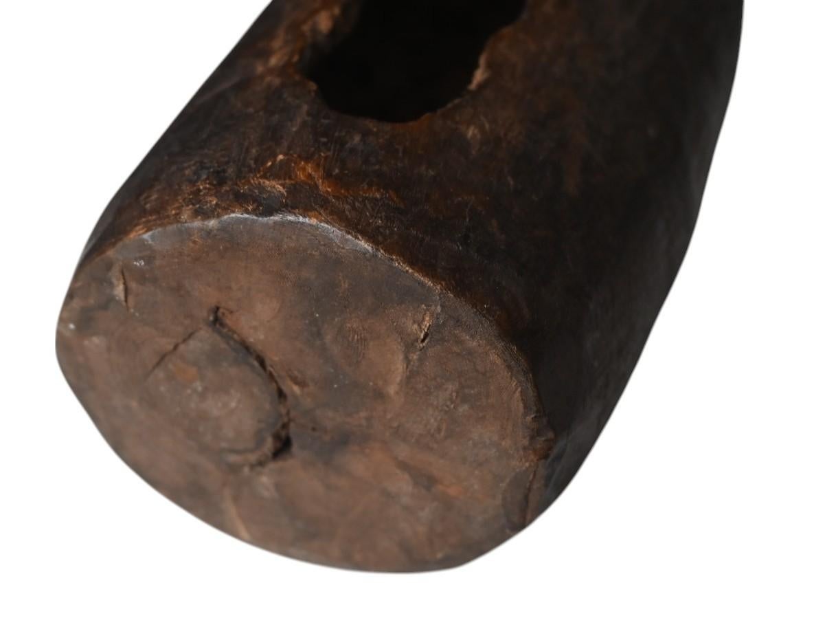 Bois Tambour fendu véritable de la tribu Yaka du Congo du début du 20e siècle en vente
