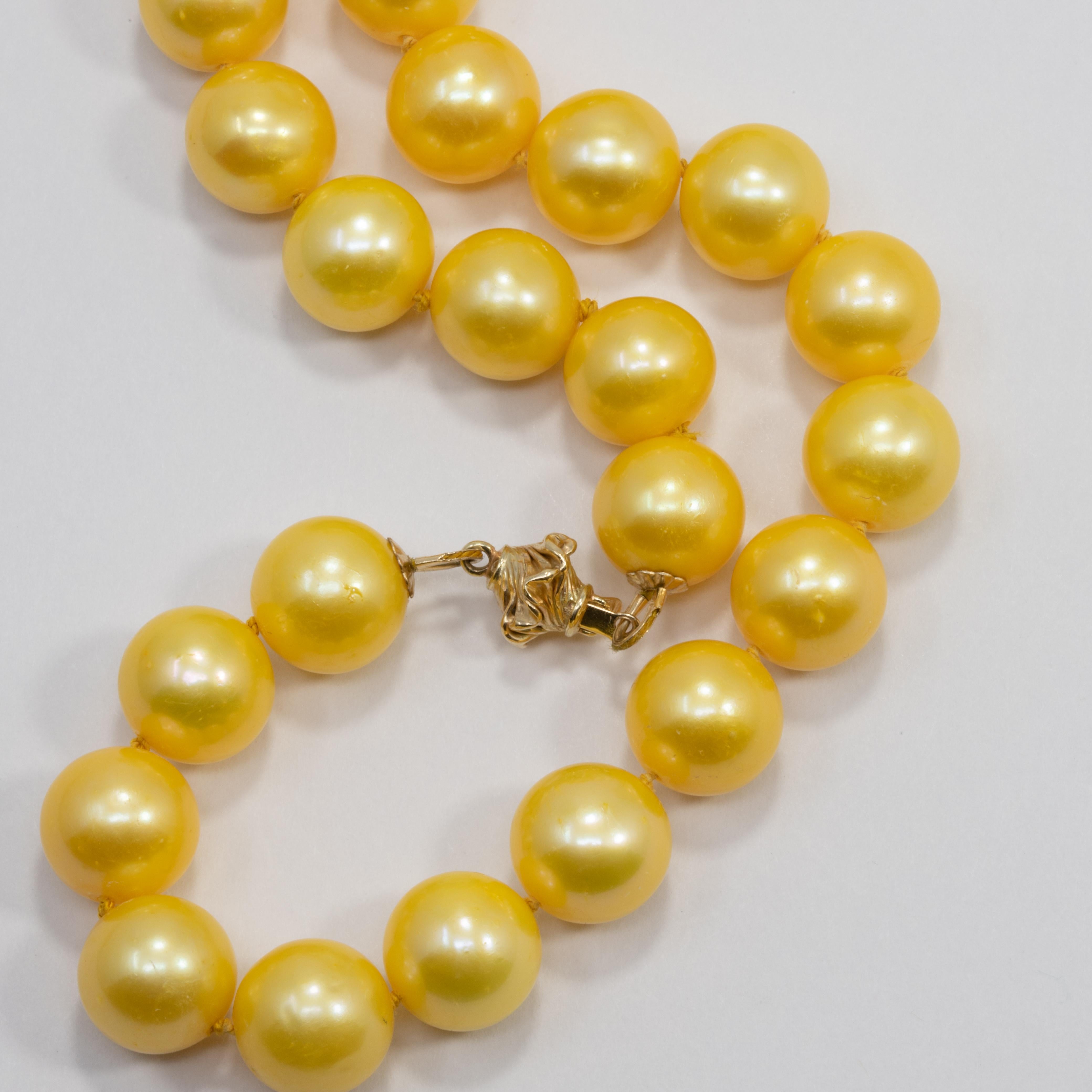 Genuine South Sea Pearl Bead Knotted String Necklace with 14 Karat Yellow Gold In Excellent Condition For Sale In Milford, DE