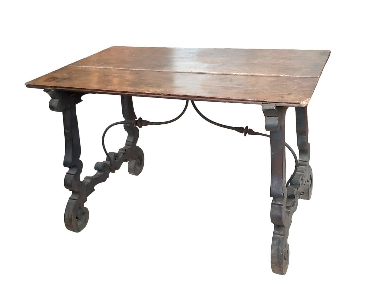 Genuine Spanish table from the 1600s with folding trestle in first patina. In Good Condition For Sale In Cesena, FC