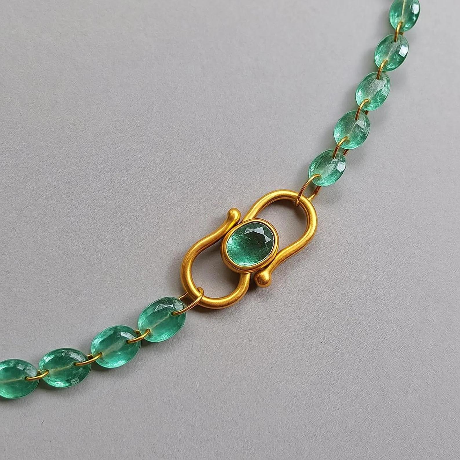 Collier en or jaune 14K avec émeraude véritable étincelante Neuf - En vente à GOES, NL