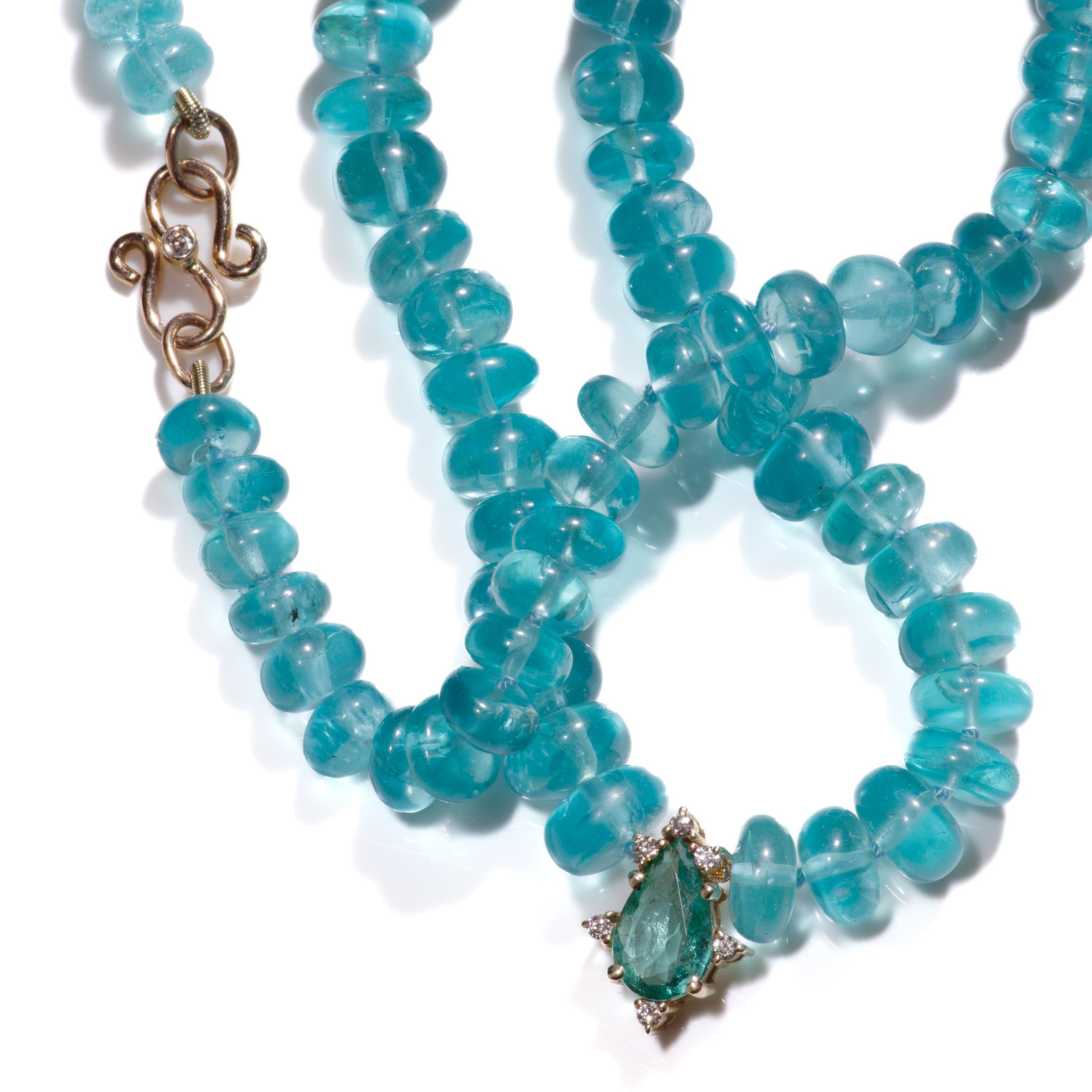 Modern Genuine Sparkling Emerald and Paraiba Apatite Diamond Necklace For Sale