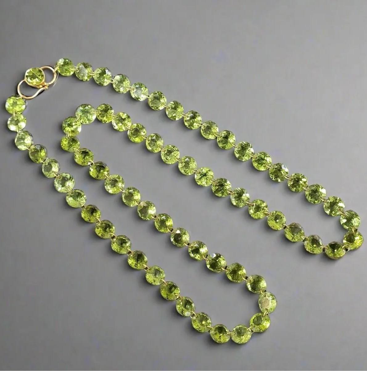 Véritable péridot vert étincelant Collier en or jaune 14K Neuf - En vente à GOES, NL