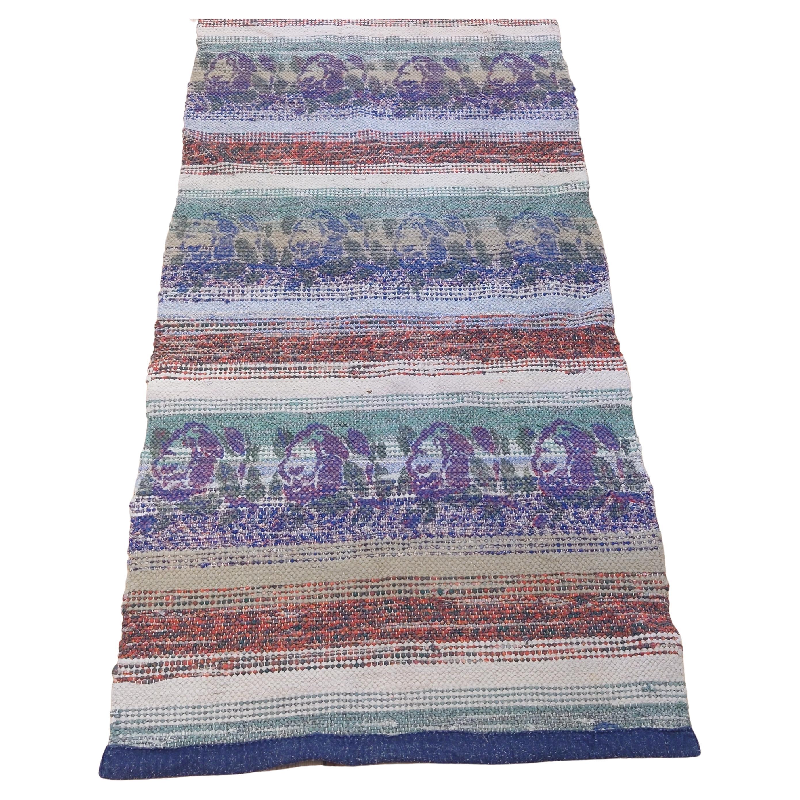 Ein fantastischer schwedischer Fleckerlteppich in schönen Farben und Mustern.
Handgewebt in Luleå, Nordschweden .
Der Teppich ist frisch gewaschen.
Vintage & antike schwedische Rag Rugs aus Schweden gibt es in einer Vielzahl von Farben und Mustern.