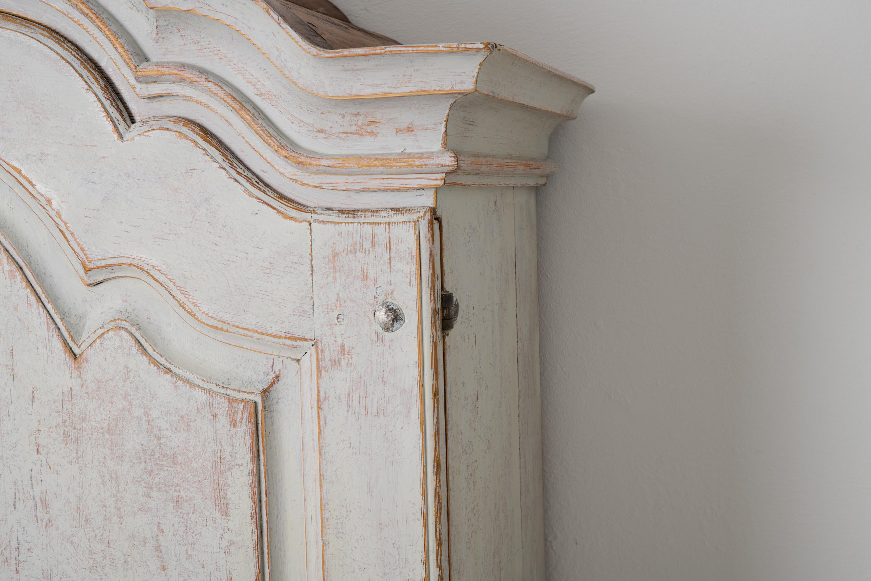 Pino Autentico mobile rococò svedese della fine del 1700, realizzato a mano in pino massiccio in vendita