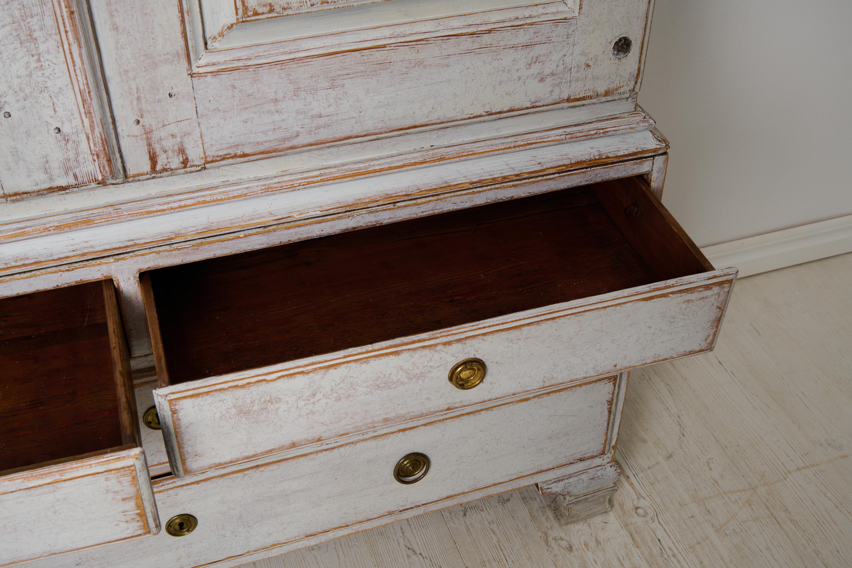 Autentico mobile rococò svedese della fine del 1700, realizzato a mano in pino massiccio in vendita 1