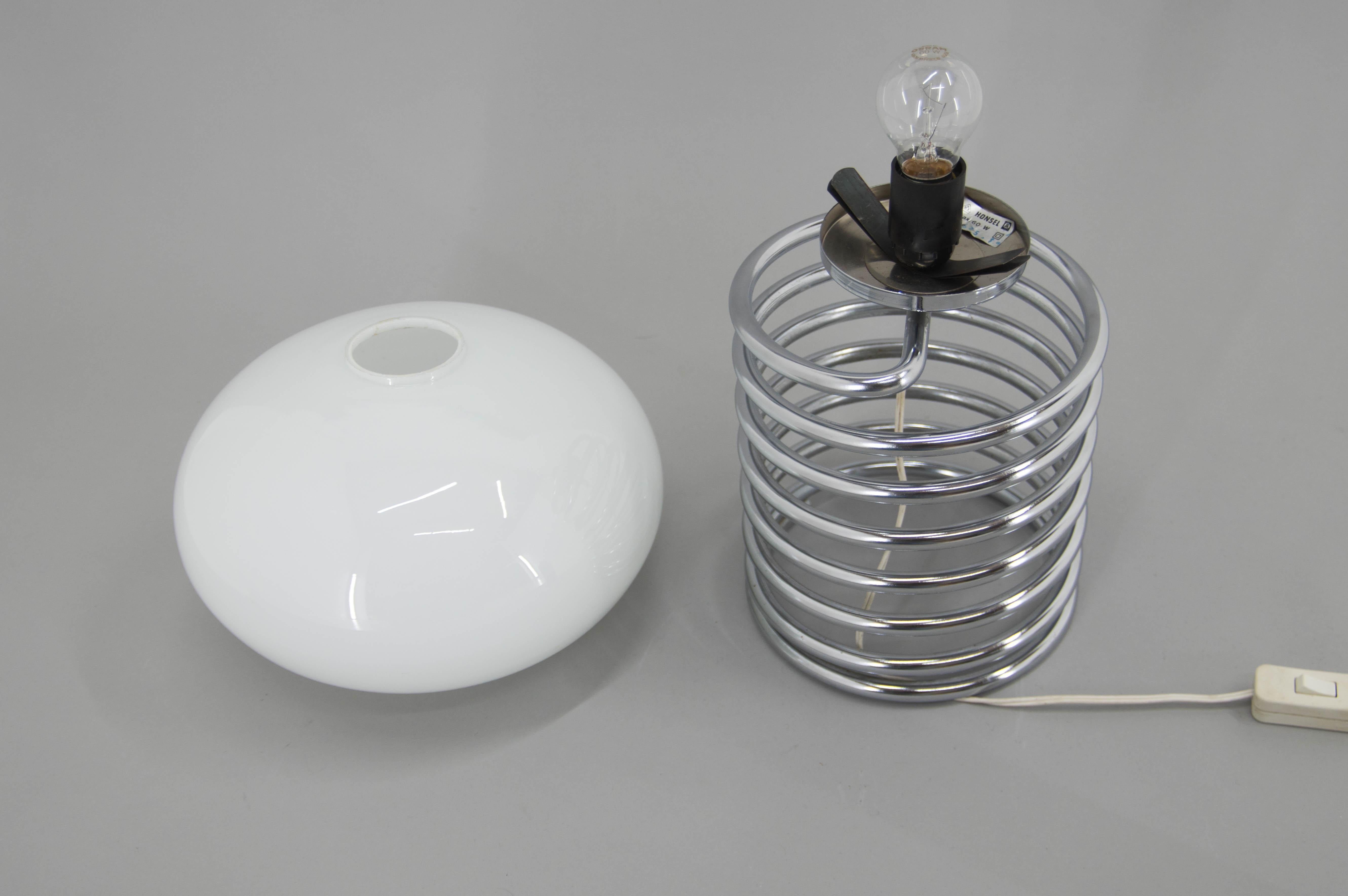 Allemand Lampe de table véritable d'Ingo Maurer pour Honsel, Allemagne, années 1968, étiquetée en vente