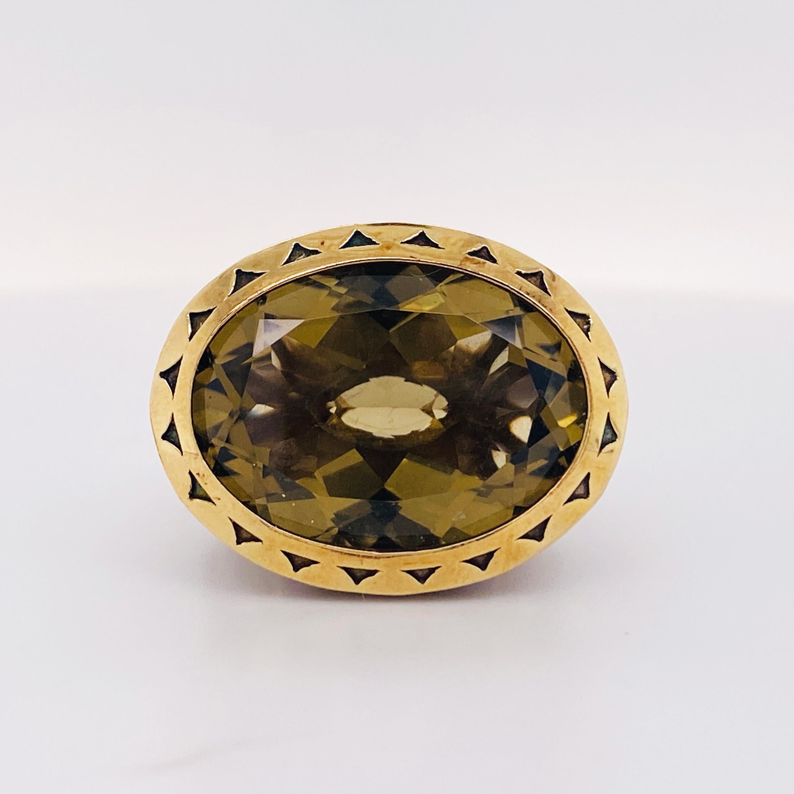Dieser authentische und originelle Ring von Tacori hat einen echten Quarz von 15,70 Karat in Oliv. Der Quarzring wird mit einem Tacori-Schmucketui, der Tacori 18K 925 Pflegekarte und einem Tacori-Poliertuch geliefert! Diese Tacori-Fassung besteht