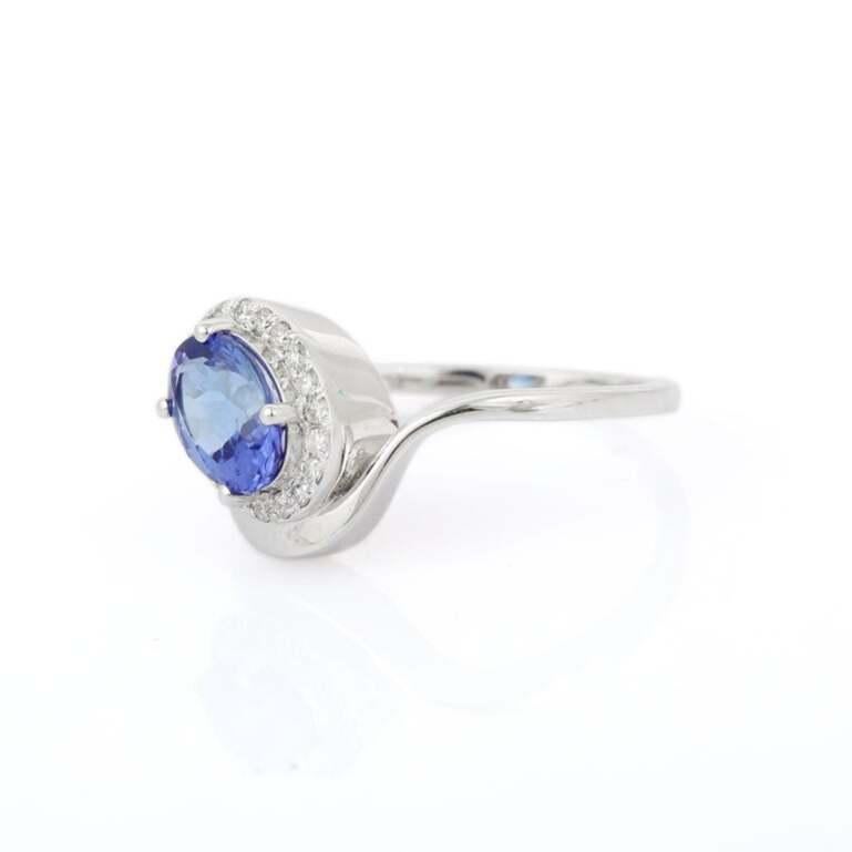 En vente :  Bague de fiançailles en or blanc massif 18 carats avec tanzanite véritable et diamants 7