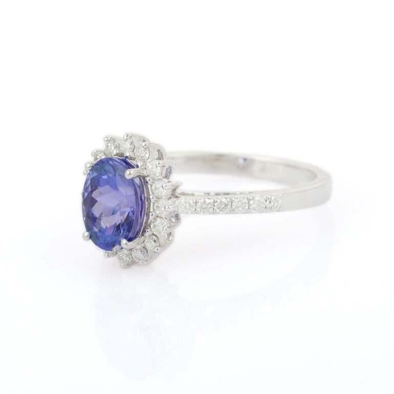 En venta: Anillo de compromiso de tanzanita auténtica con halo de diamantes en oro blanco macizo de 18k  5