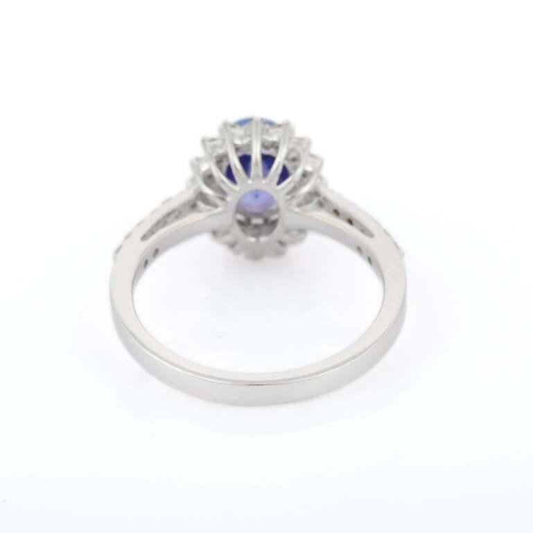 En venta: Anillo de compromiso de tanzanita auténtica con halo de diamantes en oro blanco macizo de 18k  7