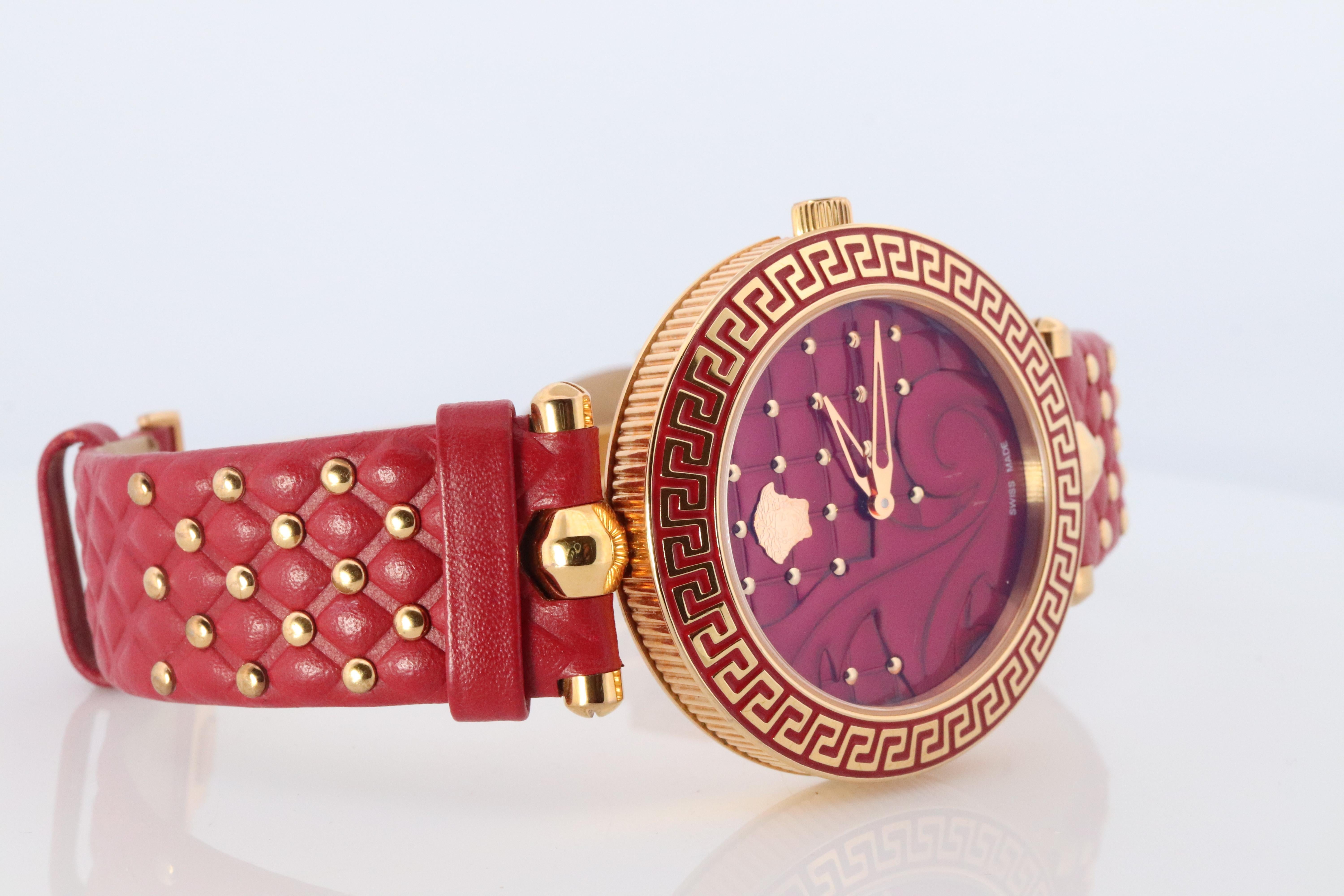 This is an authentic VERSACE watch

Large XL Model

Stainless Steel and Gold Plated with Enamel and Leather band.

40mm Round Case.


Condition:
NEW battery installed. Great condition.