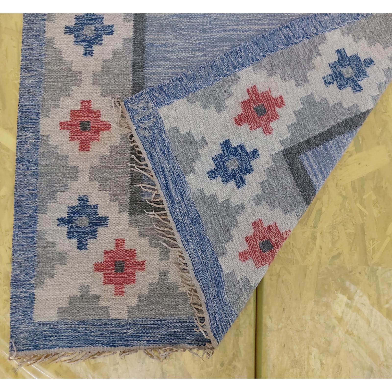 Milieu du XXe siècle Véritable Rug & Kilim scandinave tissé à plat, signé JR, années 1950 en vente