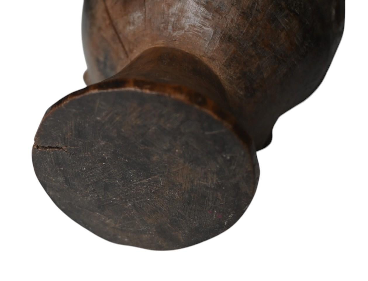 Legno Autentica tazza in legno intagliato della tribù dei Pende, RD Congo, inizio 1900 in vendita