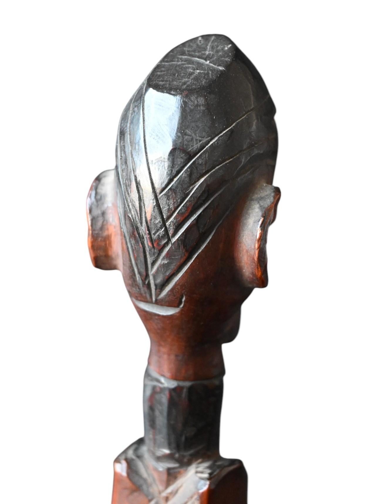 20th Century Genuine wooden carved Statue / Bust Of The Yaka Tribe, Dr Congo, 1900-1920 For Sale