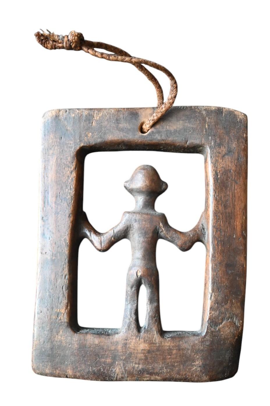 Bois véritable  Figure encadrée de la tribu Holo du Congo, premier haf 20e siècle Bon état - En vente à Bilzen, BE