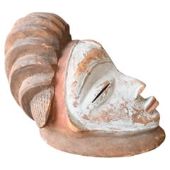 Autentica maschera in legno della tribù Punu, Gabon, prima metà del XX secolo