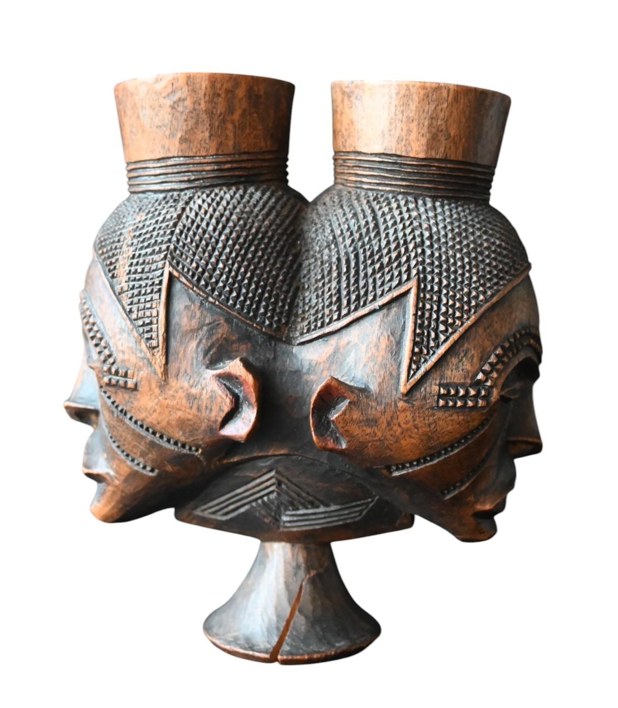 Echter hölzerner Palmweinbecher vom Stamm der Kuba / Lele DR Kongo (Stammeskunst) im Angebot