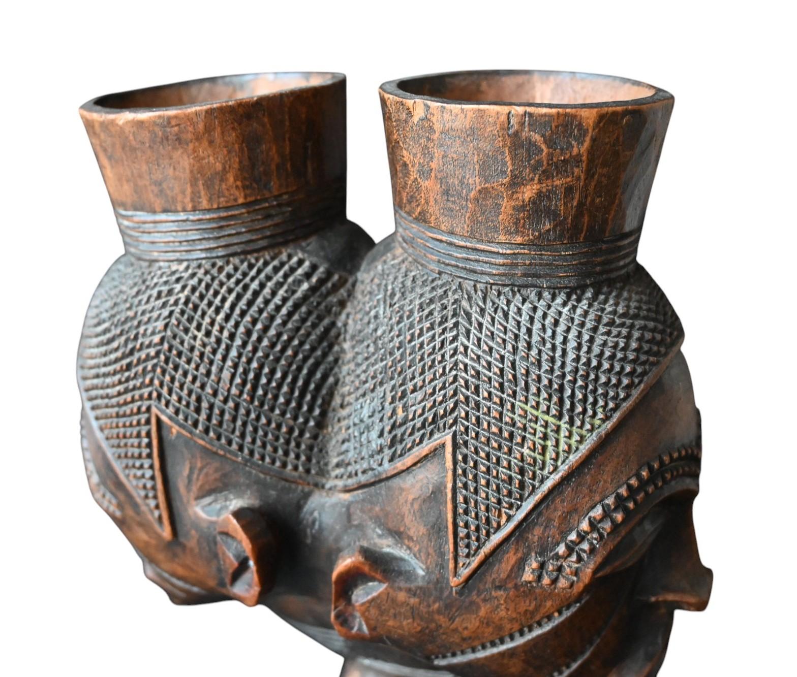 Echter hölzerner Palmweinbecher vom Stamm der Kuba / Lele DR Kongo (Holz) im Angebot