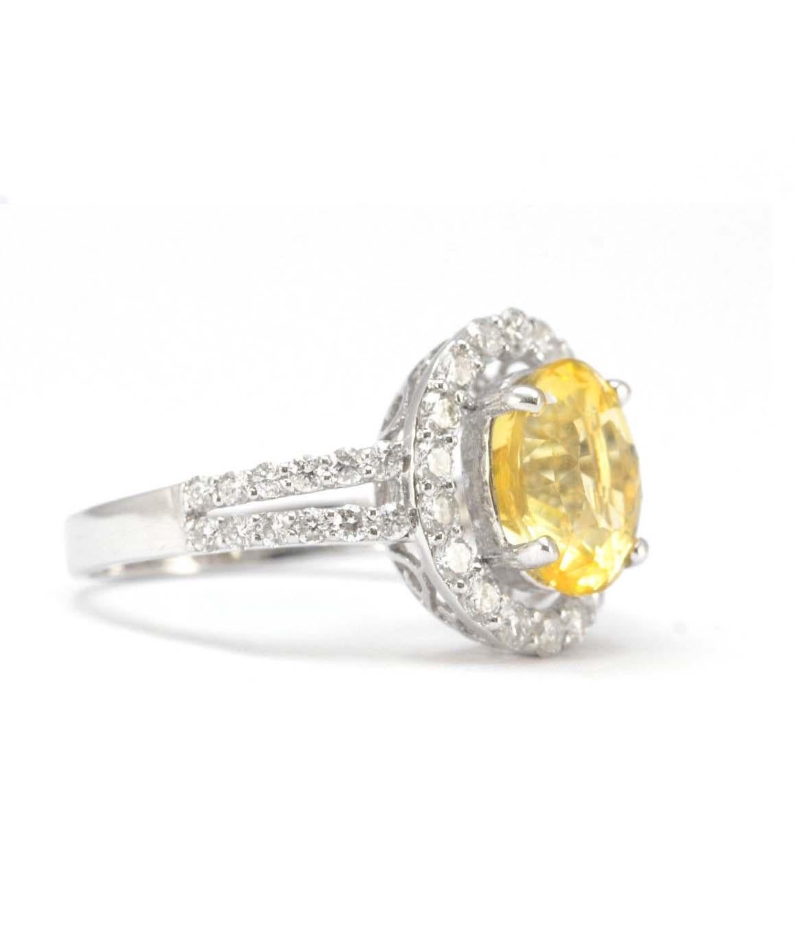Genuine Yellow Sapphire and Natural Diamond Ring in Solid 18 Karat White Gold In Excellent Condition In Manchester, NH