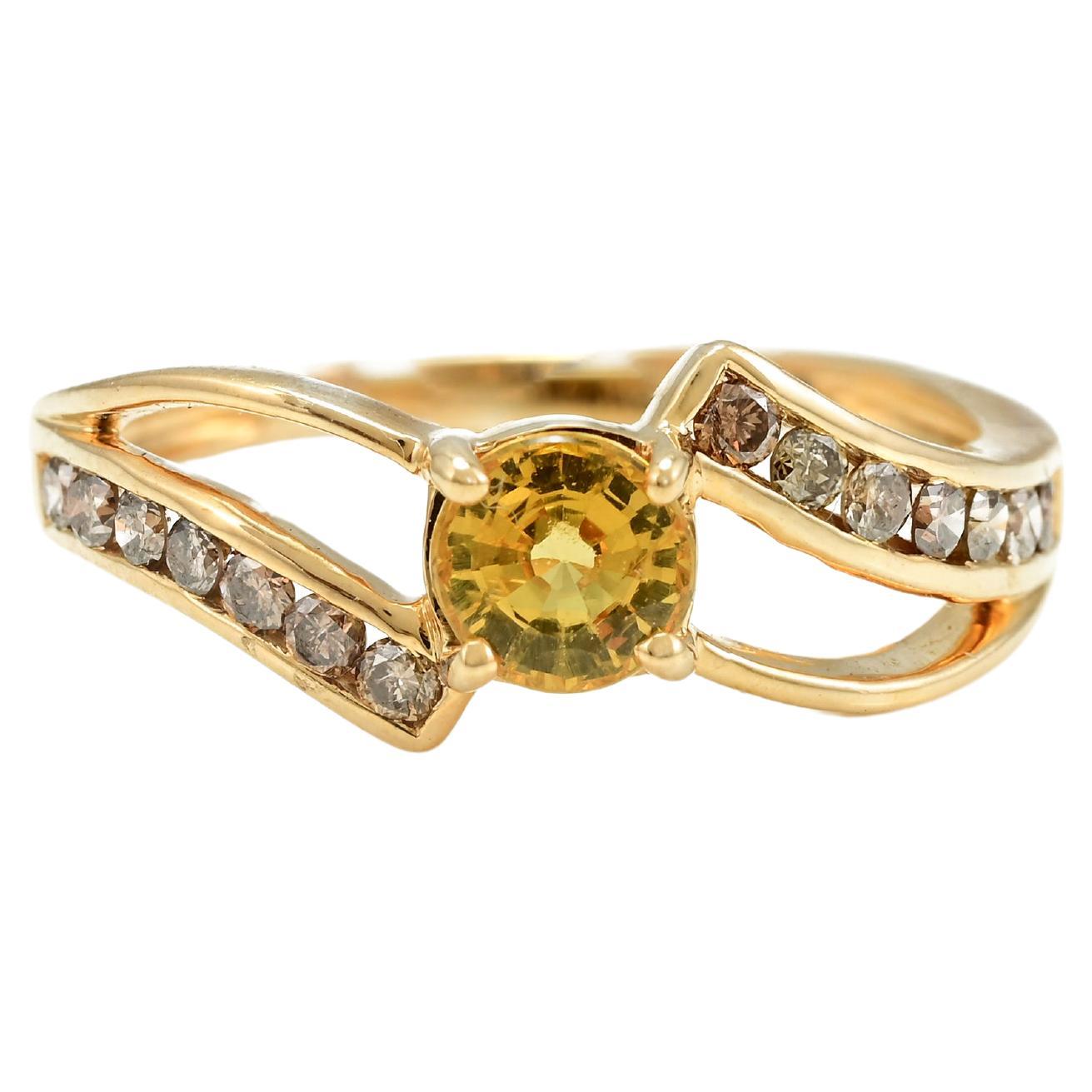 En vente :  Bague en or jaune massif 18 carats avec saphir jaune certifié et diamants