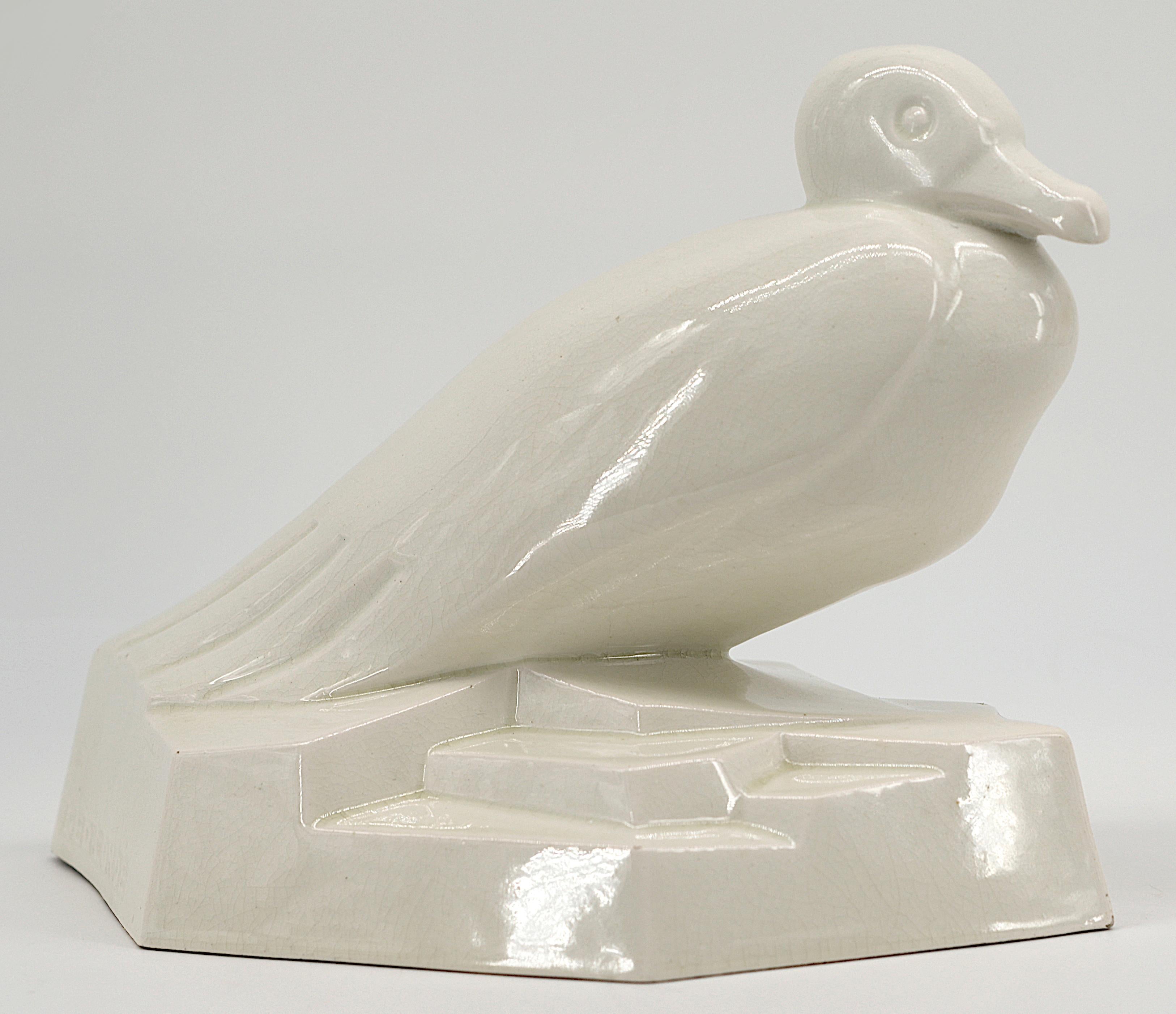 French Art Deco gull crackle glaze ceramic sculpture by GEO CONDE at Saint-Clement, France, 1920s. Width: 10