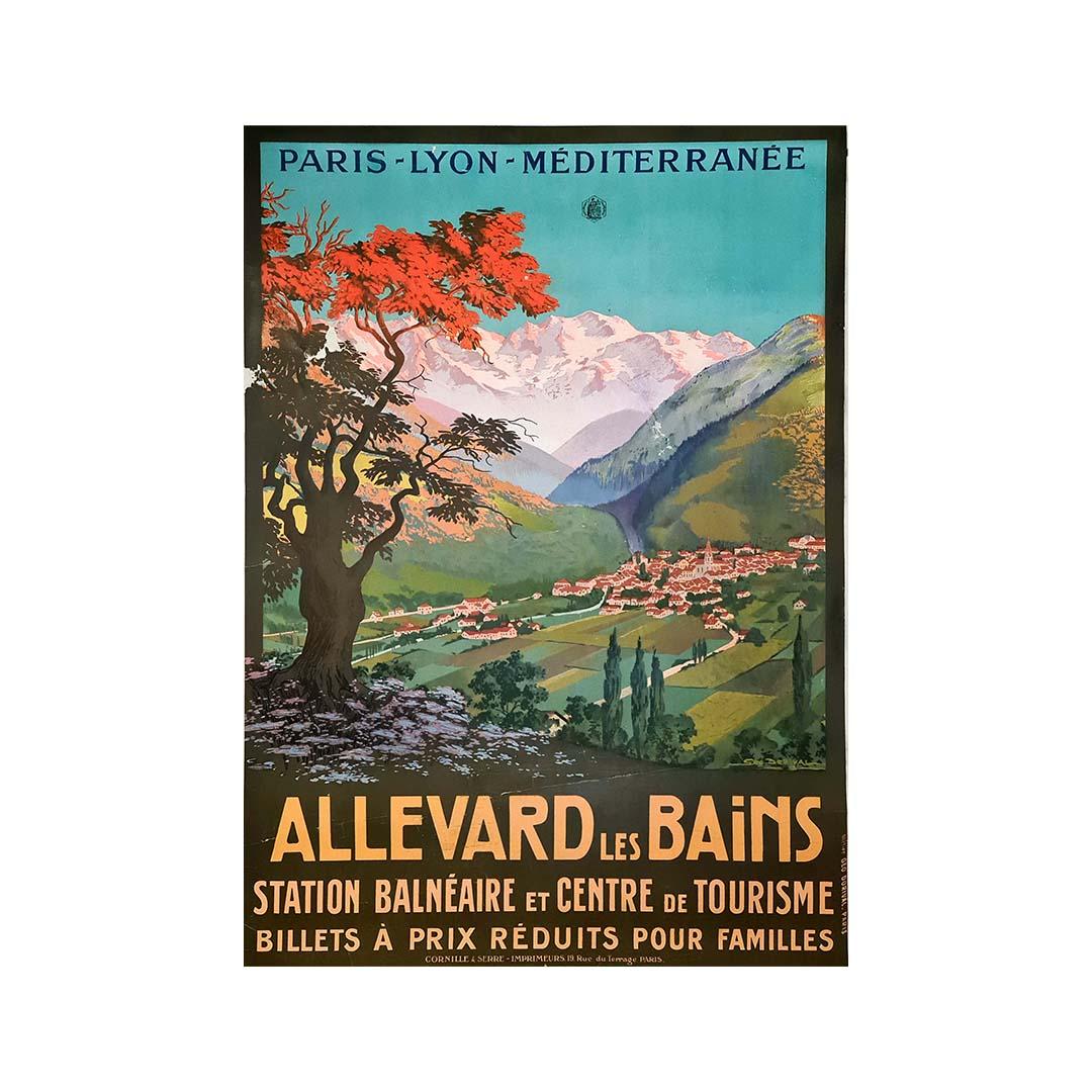 Originalplakat des Ferienortes Allevard Les Bains, herausgegeben von der Eisenbahngesellschaft PLM Paris Lyon Méditerranée, mit einer farbenfrohen Zeichnung von Geo Dorival, die die Stadt in einem Tal, umgeben von schneebedeckten Bergen und einem