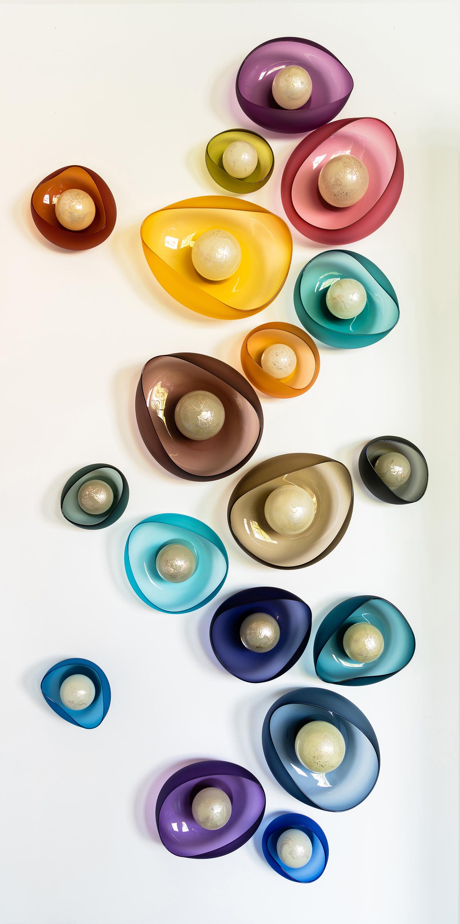 Installation de l'applique Geo Gemma par The GoodMan Studio
Dimensions (peuvent varier) :
Petit ⌀ 15 x H 6 cm / ⌀ 21 x H 6 cm
Moyen ⌀ 23 x H 6 cm / ⌀ 28 x H 6 cm
Grand ⌀ 31 x H 6 cm / ⌀ 36 x H 6 cm
MATERIAL : Verre, métal et feuille