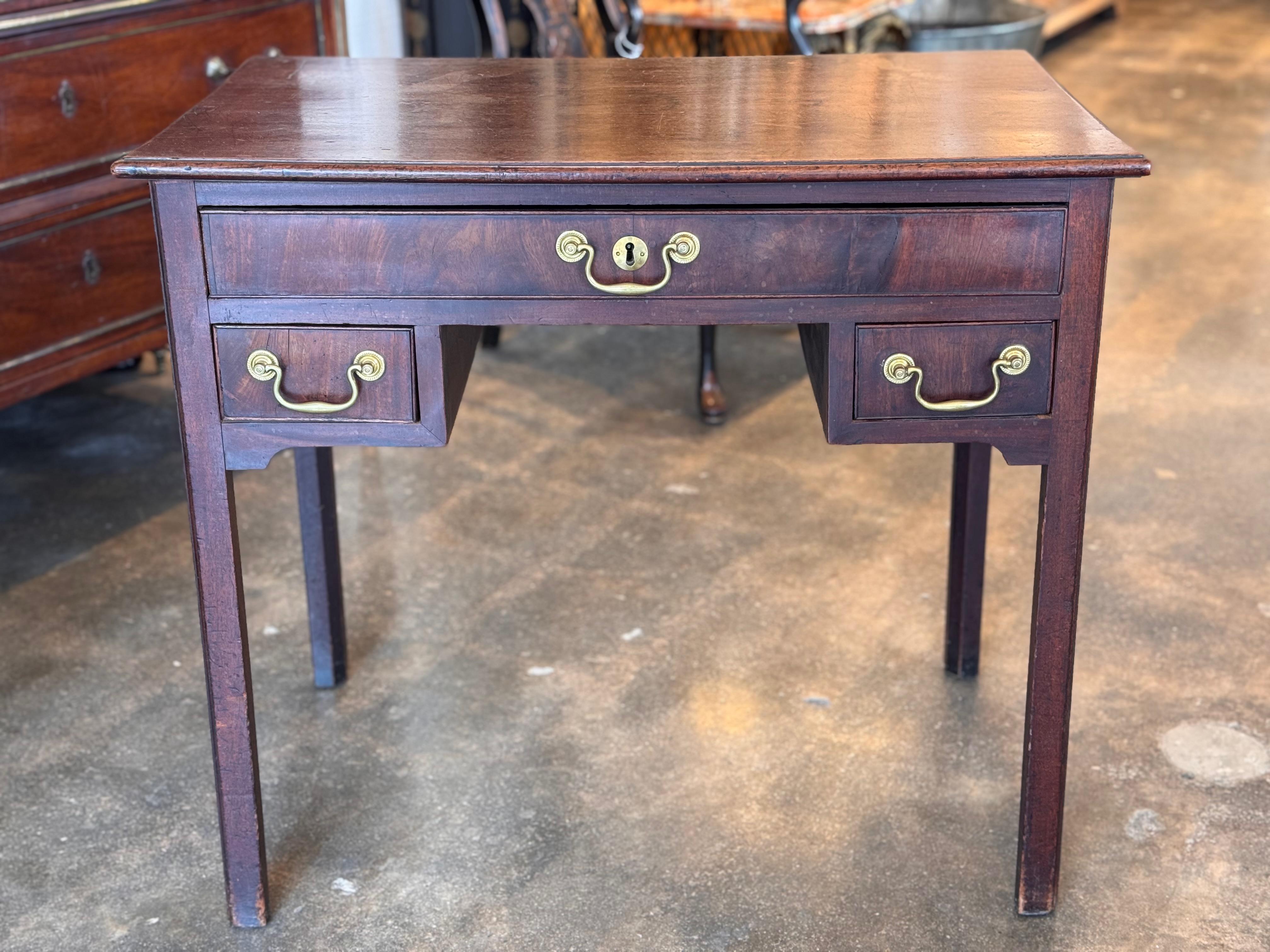 Britannico Geo III Lowboy in vendita