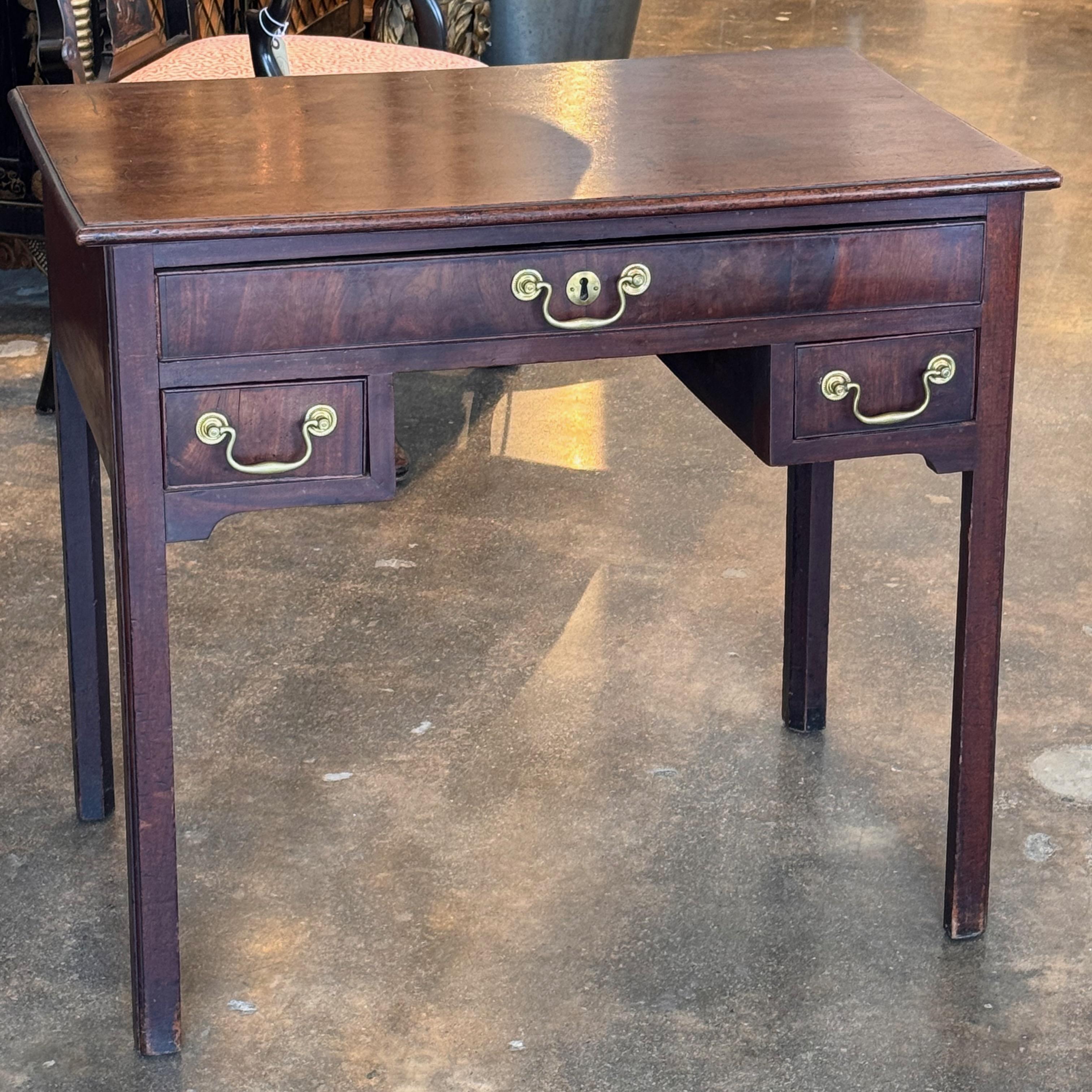 Geo III Lowboy In condizioni buone in vendita a Charlottesville, VA